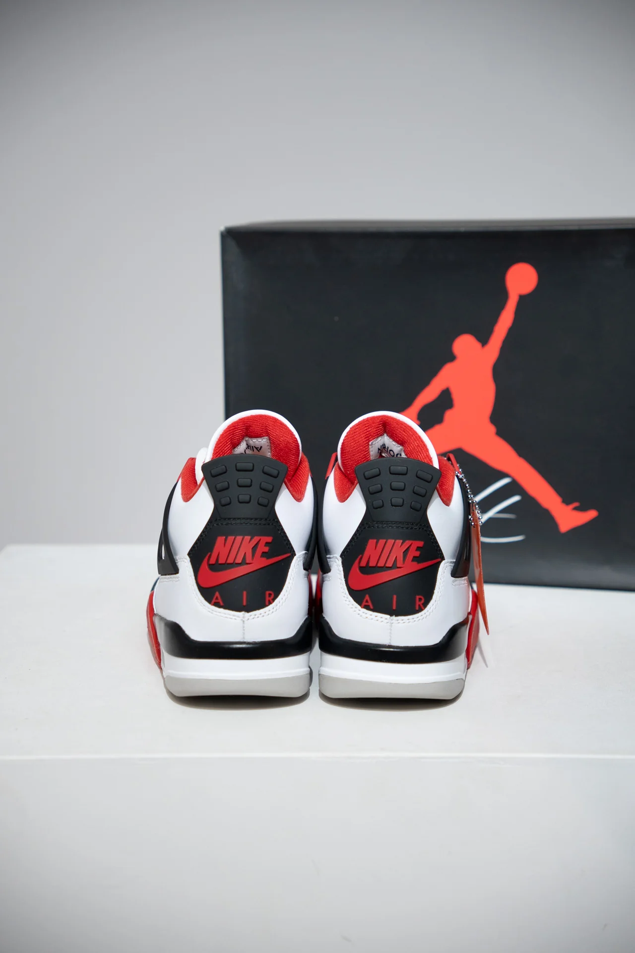 Jordan 4 Fire Red 2020 (Taille 40) - Image 3