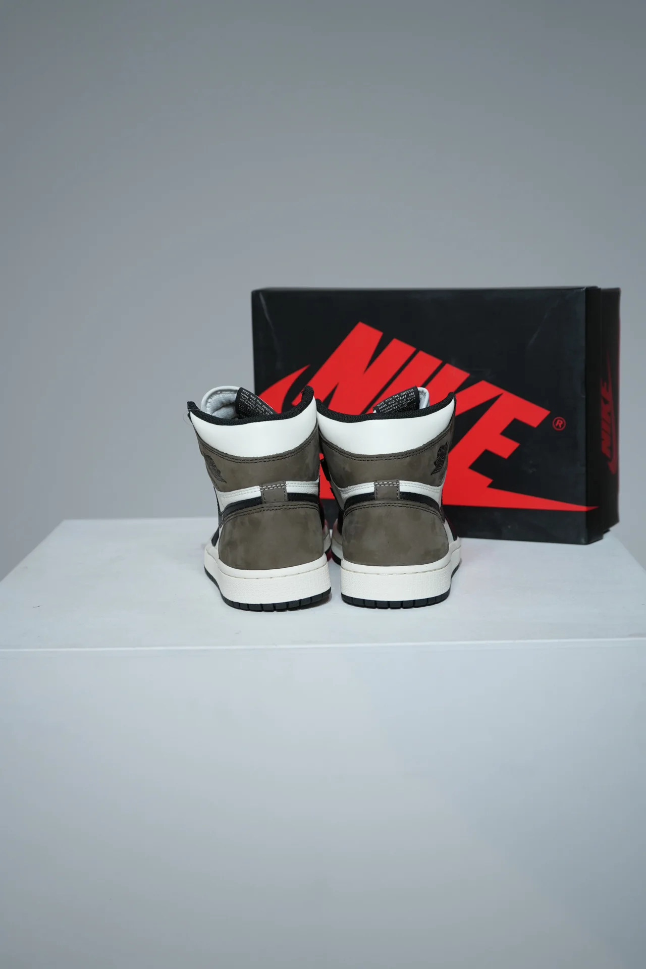 Jordan 1 High Dark Mocha (Taille 38,5) - Image 2