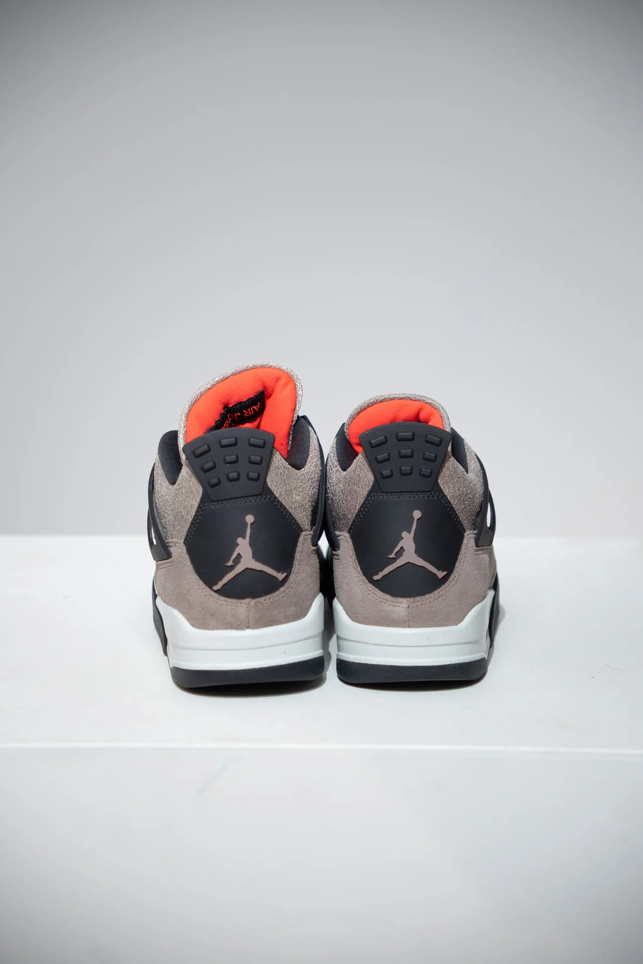 Jordan 4 Taupe Haze (Taille 42,5) - Image 3