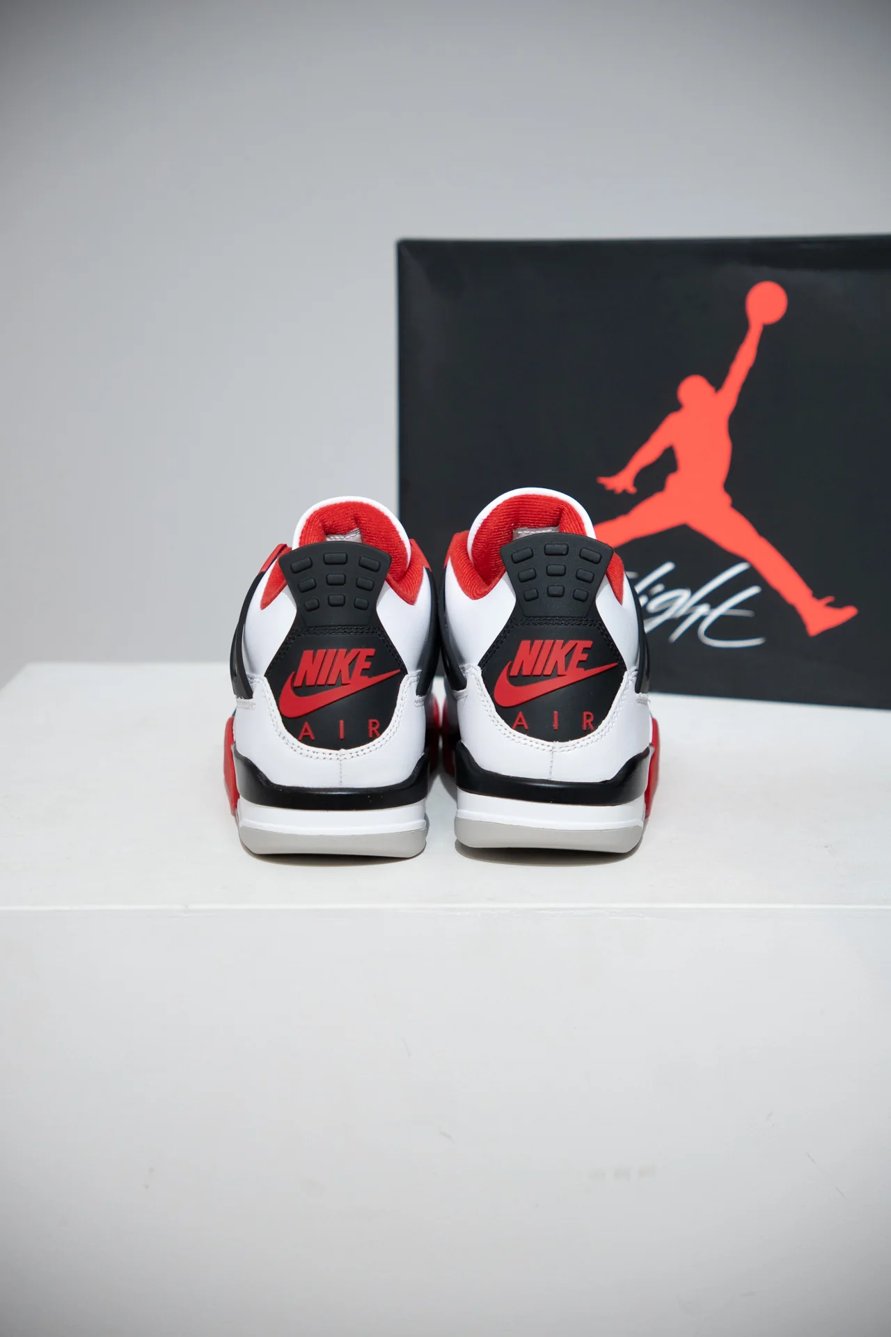 Jordan 4 Fire Red 2020 (Taille 40) - Image 3