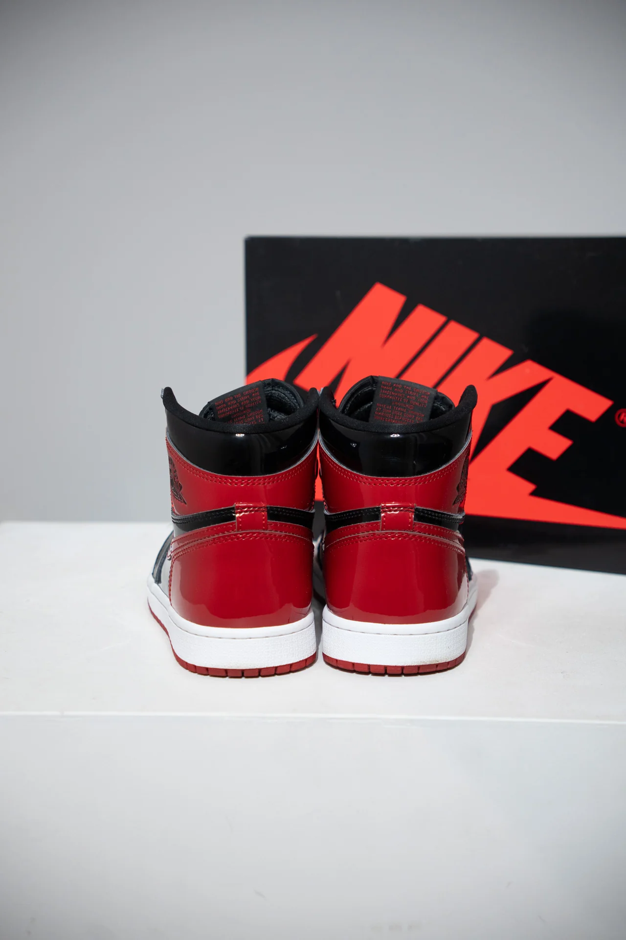 Jordan 1 High Patent Bred (Taille 41) - Image 4