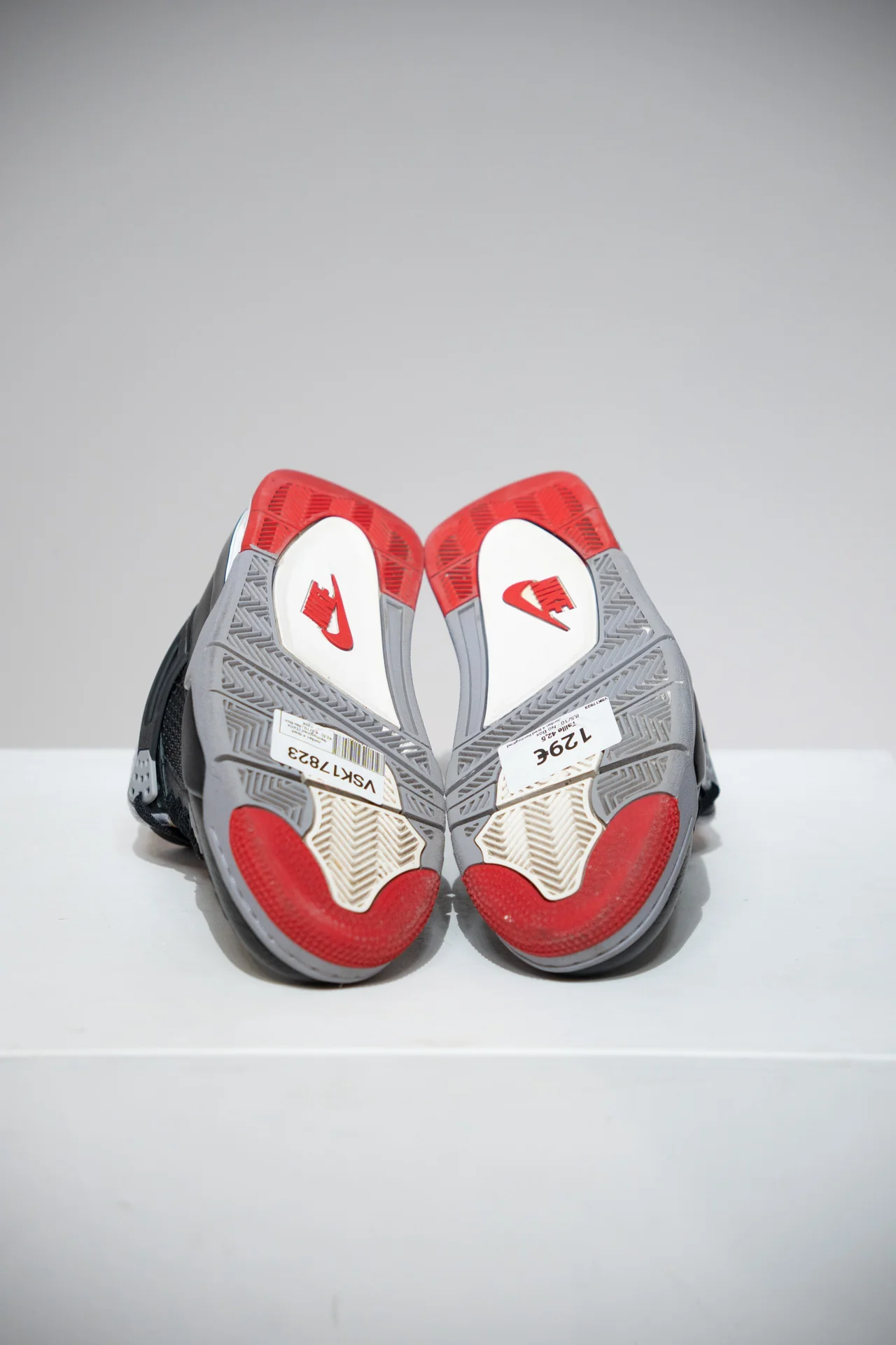 Jordan 4 Bred Reimagined (Taille 42,5) - Image 4