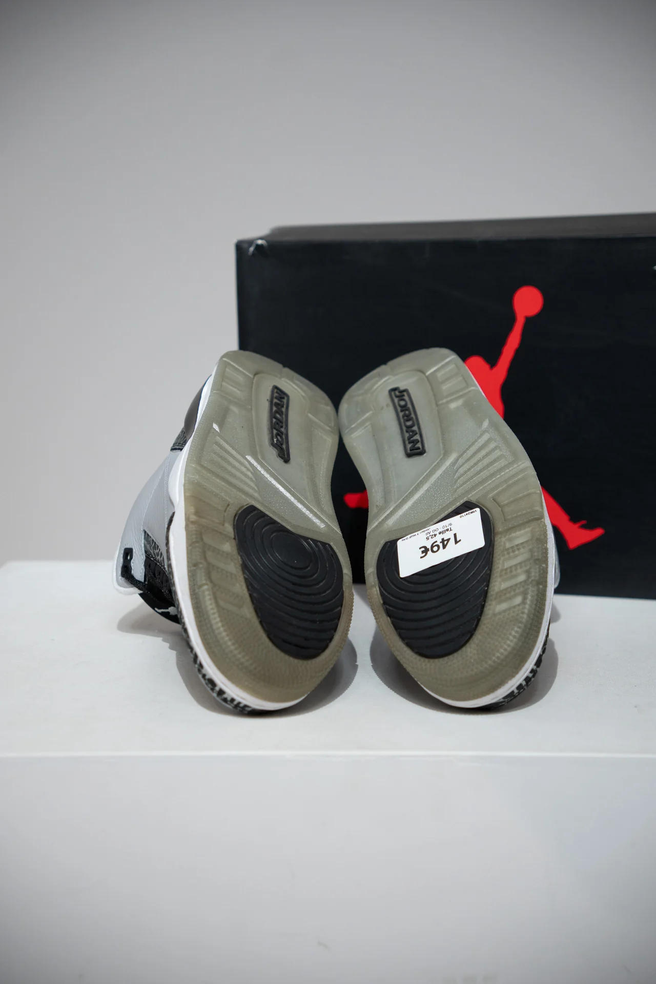 Jordan 3 Wolf Grey (Taille 42,5) - Image 4