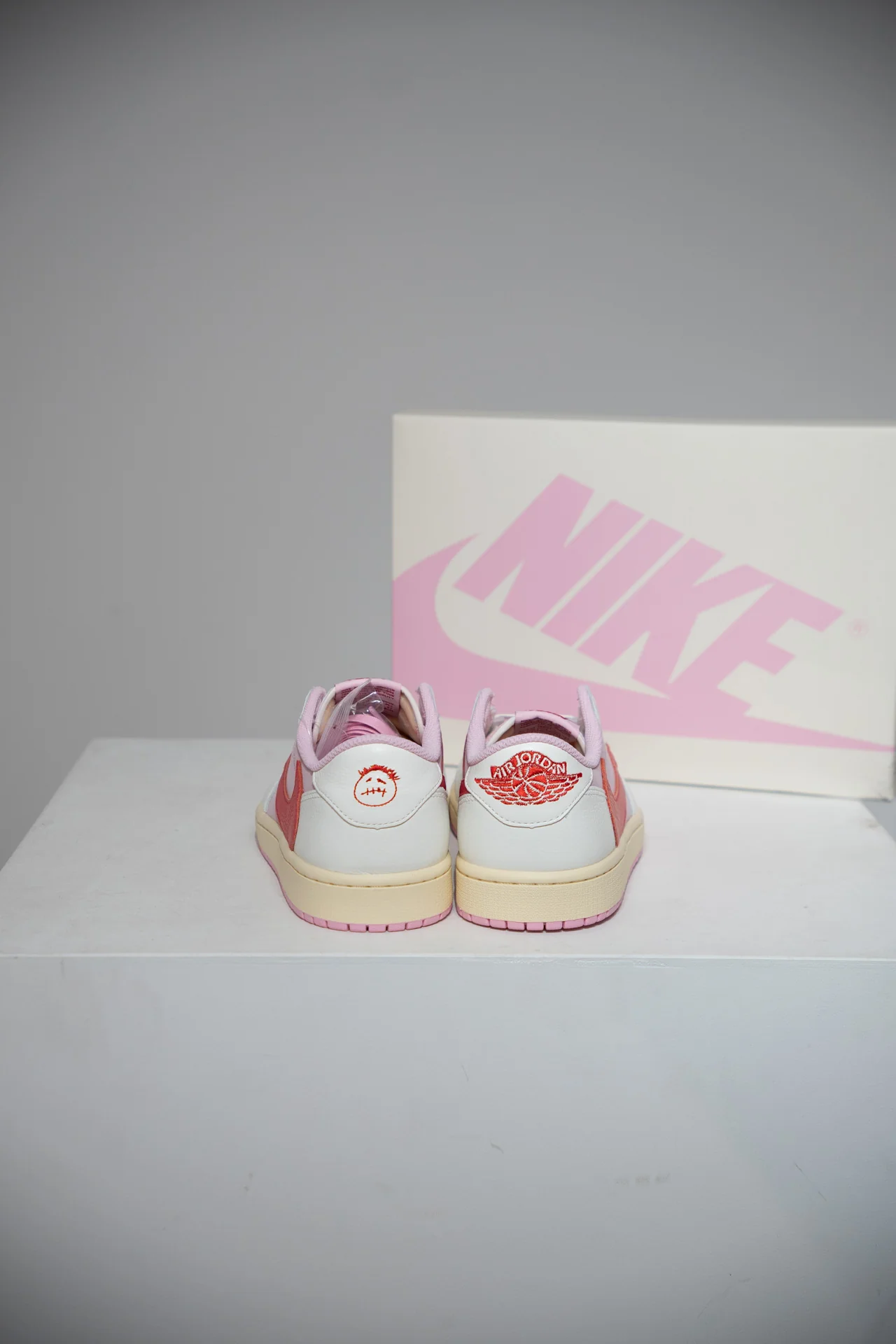 Jordan 1 Low Travis Scott Tropical Pink (Taille 43) - Image 3