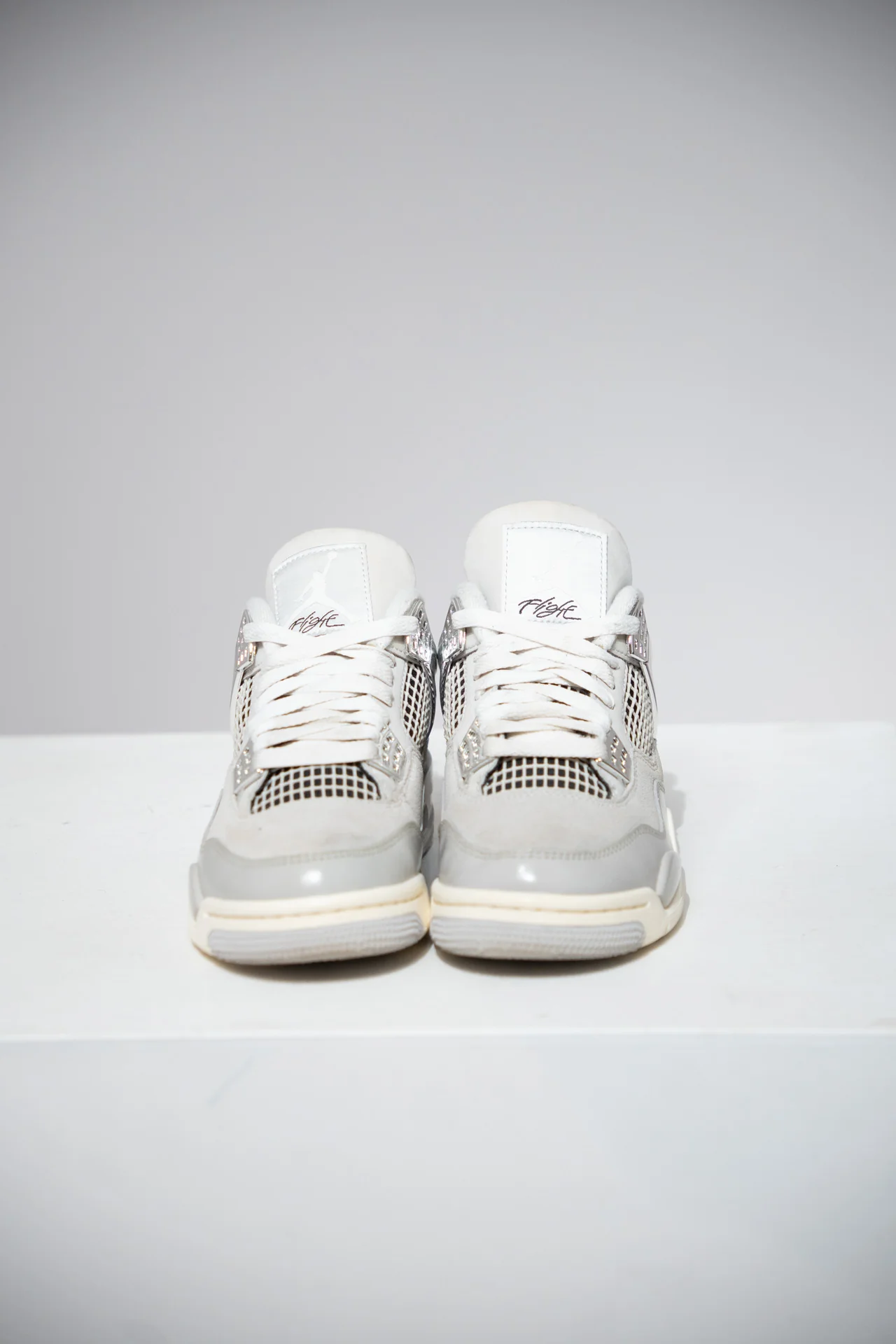 Jordan 4 Frozen Moments (Taille 35,5) - Image 2