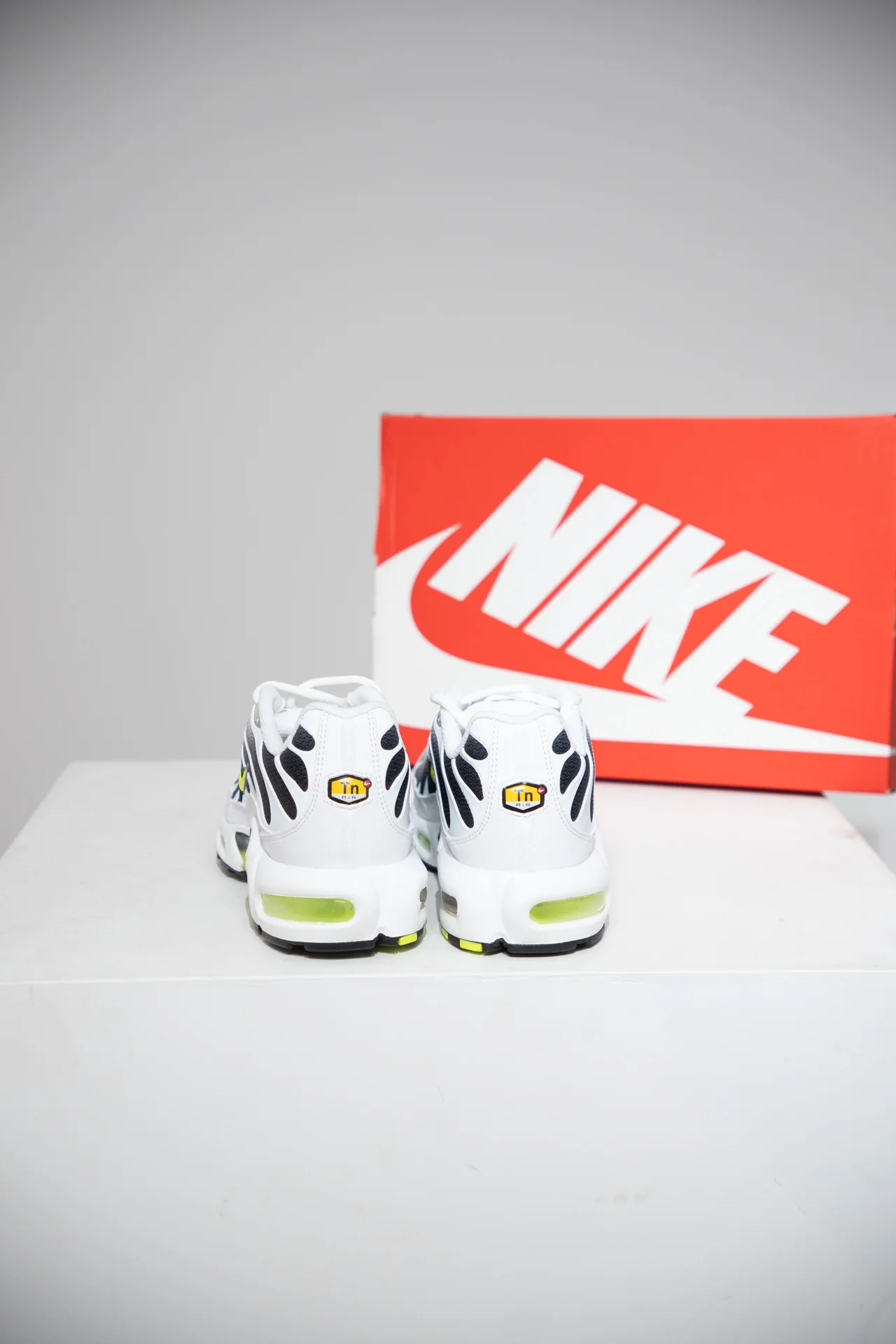 Air Max Plus (TN) White Black Volt (Taille 43) - Image 3