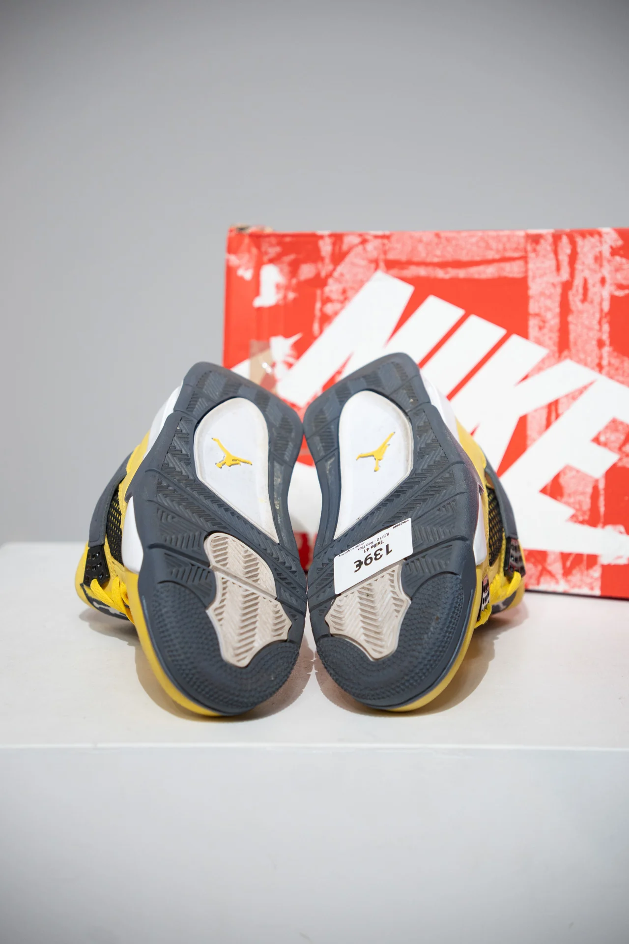 Jordan 4 Lightning (Taille 41) - Image 4