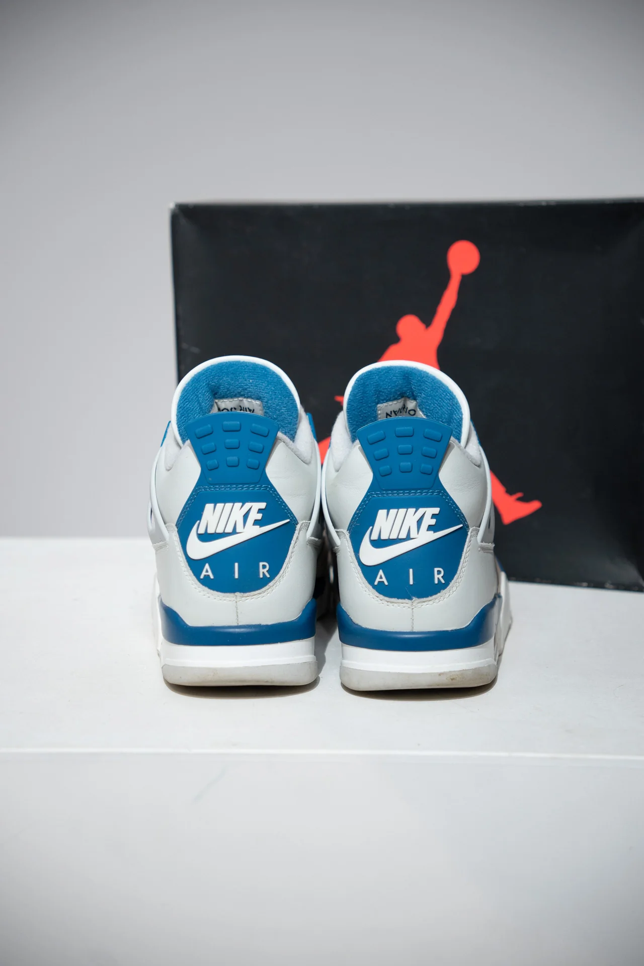 Jordan 4 Military Blue (Taille 42,5) - Image 3