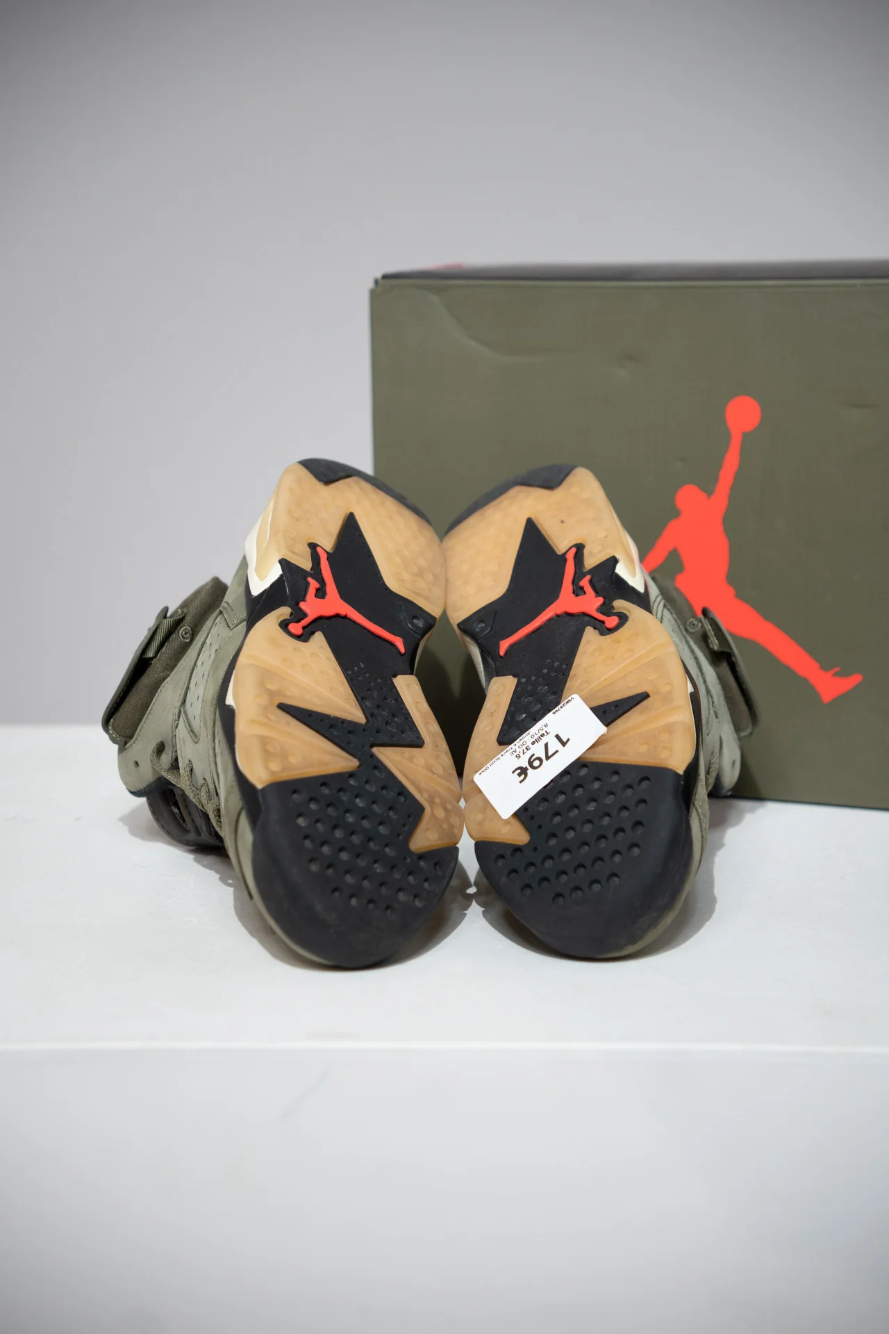 Jordan 6 Travis Scott Olive (Taille 37,5) - Image 8
