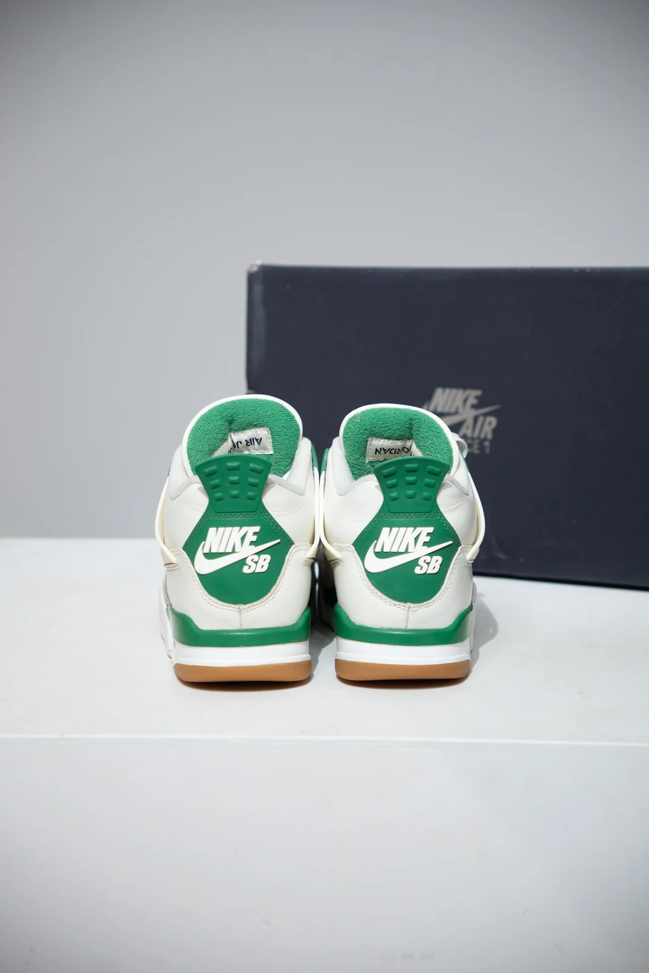 Jordan 4 SB pine Green (Taille 35,5) - Image 5