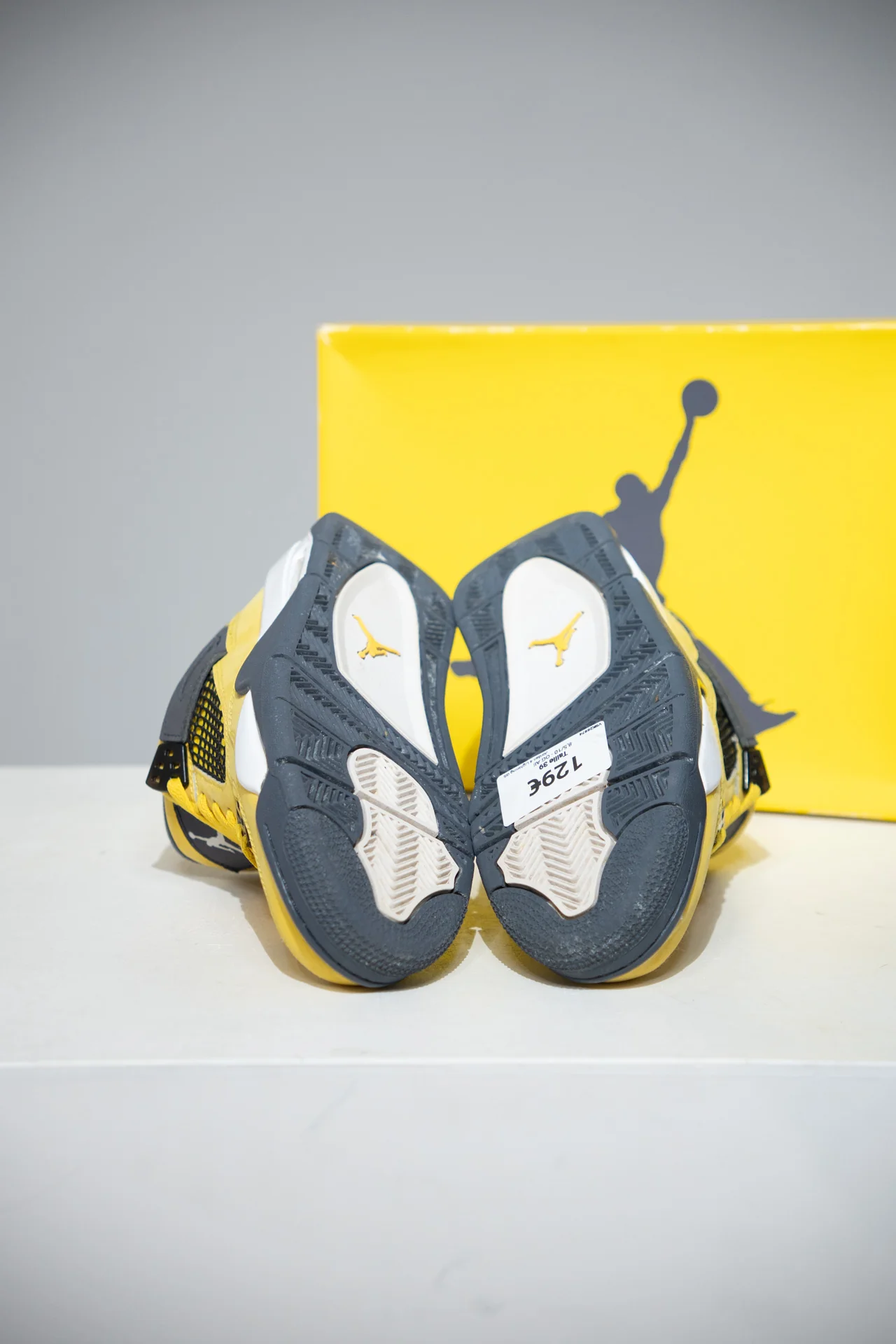 Jordan 4 Lightning GS (Taille 39) - Image 4
