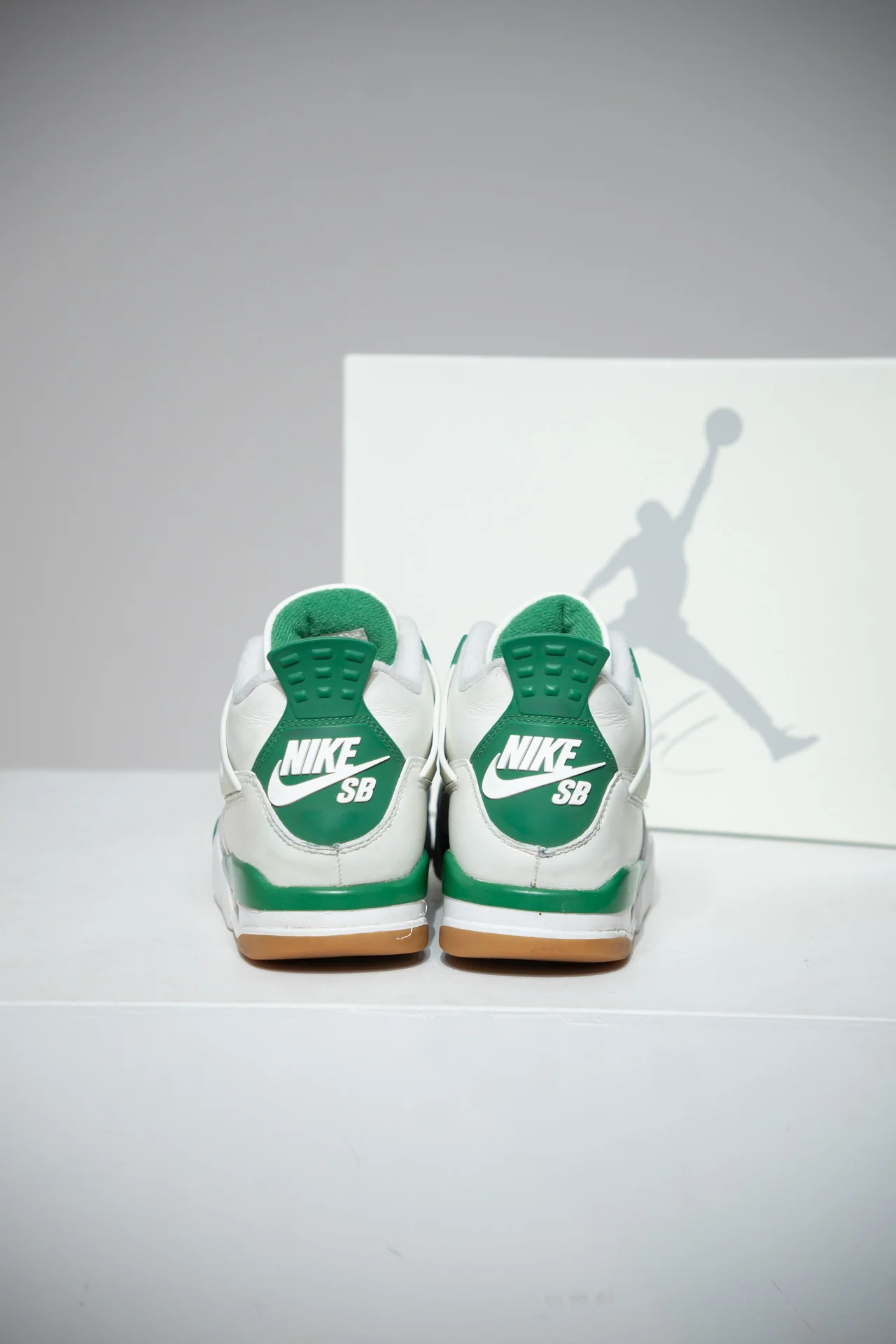 Jordan 4 SB pine Green (Taille 37,5) - Image 3