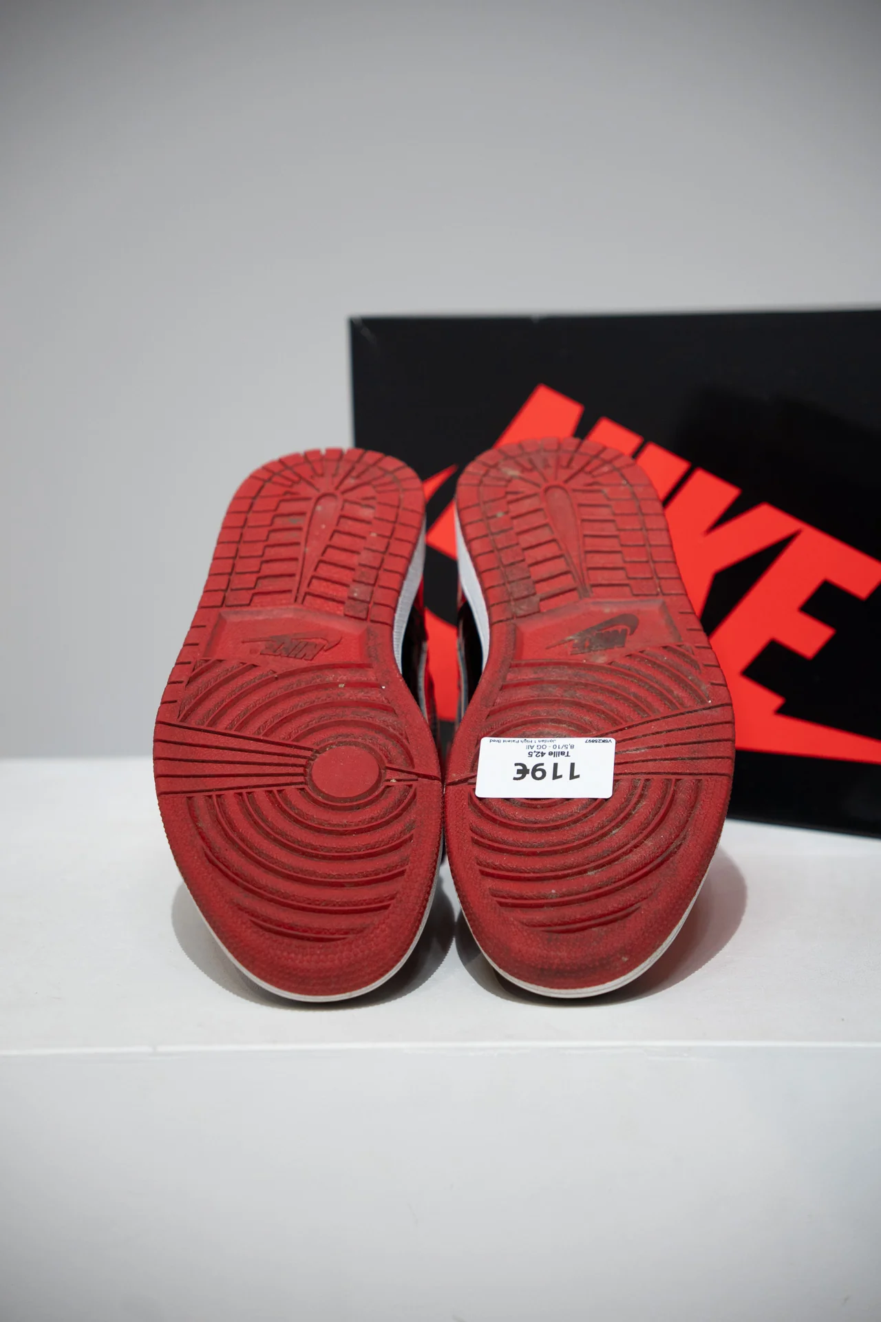 Jordan 1 High Patent Bred (Taille 42,5) - Image 4