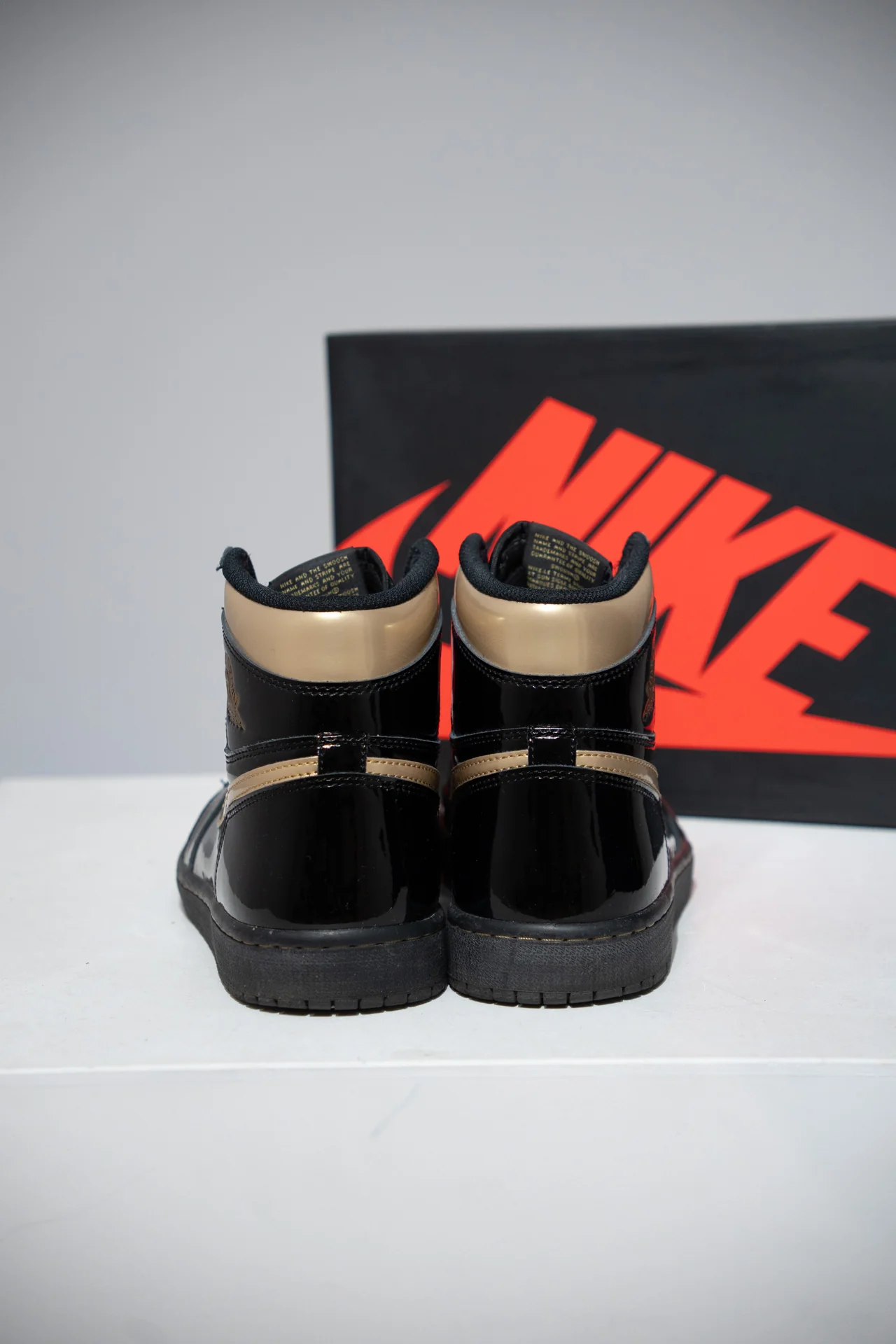 Jordan 1 High Metallic Gold (Taille 43) - Image 3