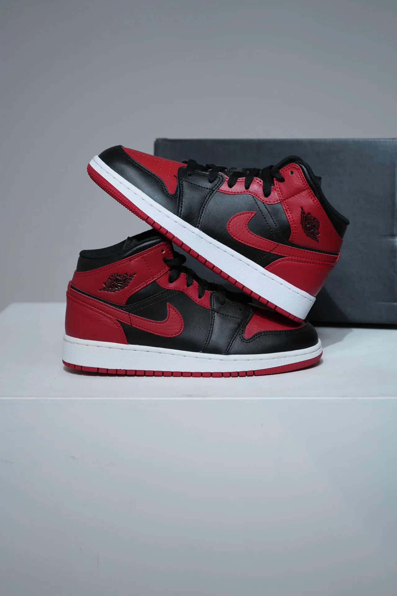 Jordan 1 Mid Banned GS (Taille 38)