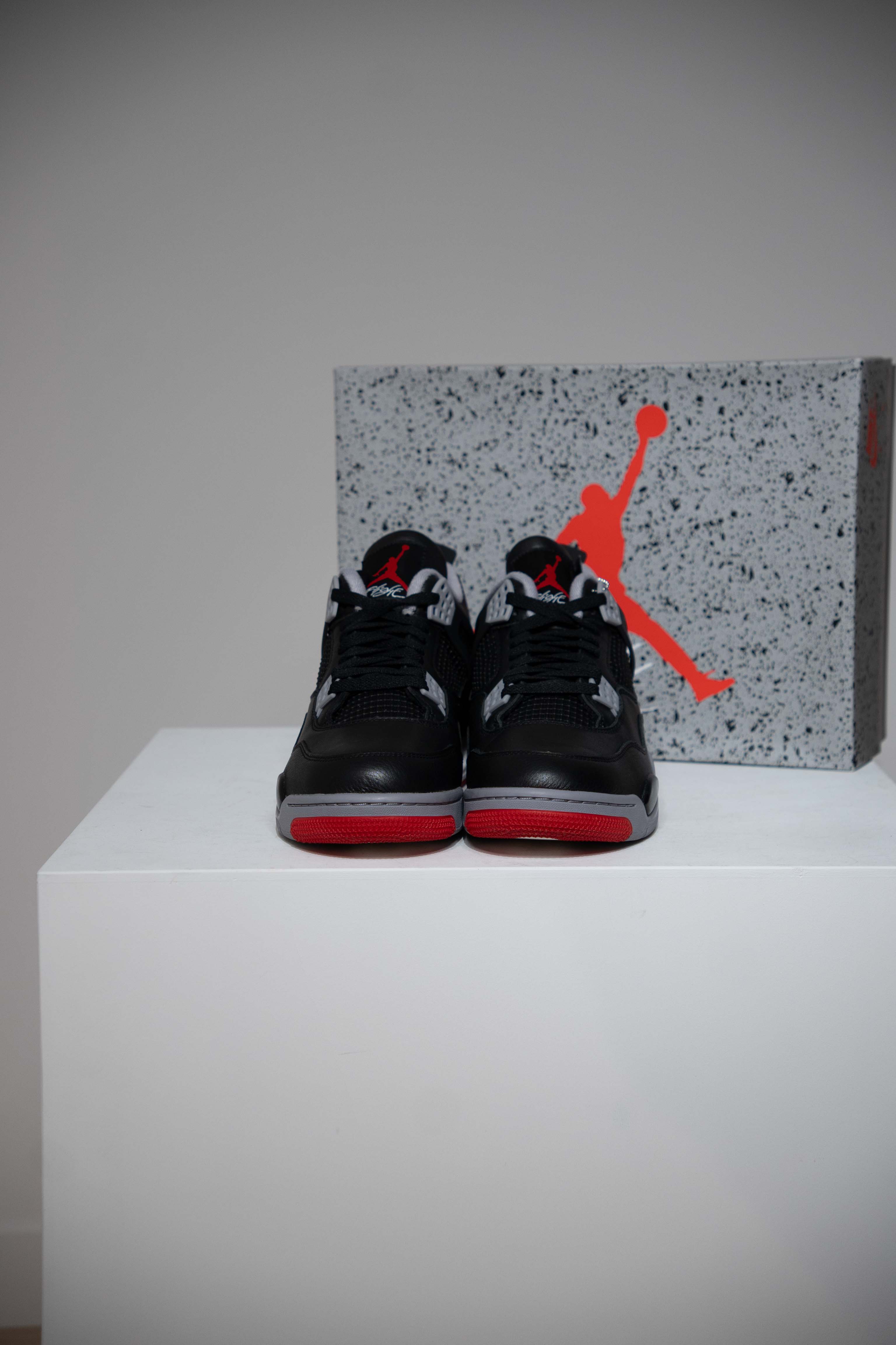 Jordan 4 Bred Reimagined (Taille 42) - Image 2