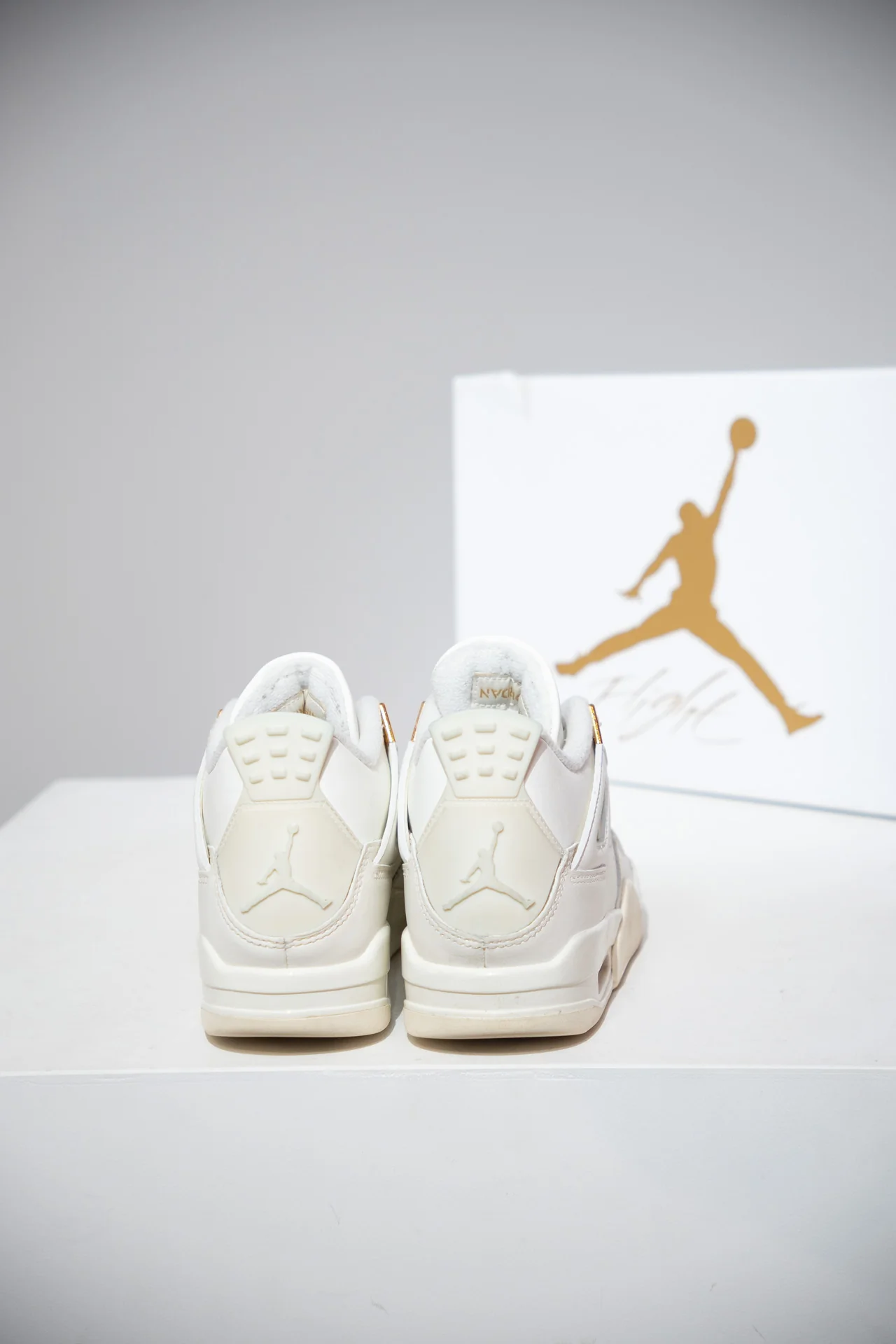Jordan 4 Metallic Gold (Taille 37,5) - Image 3