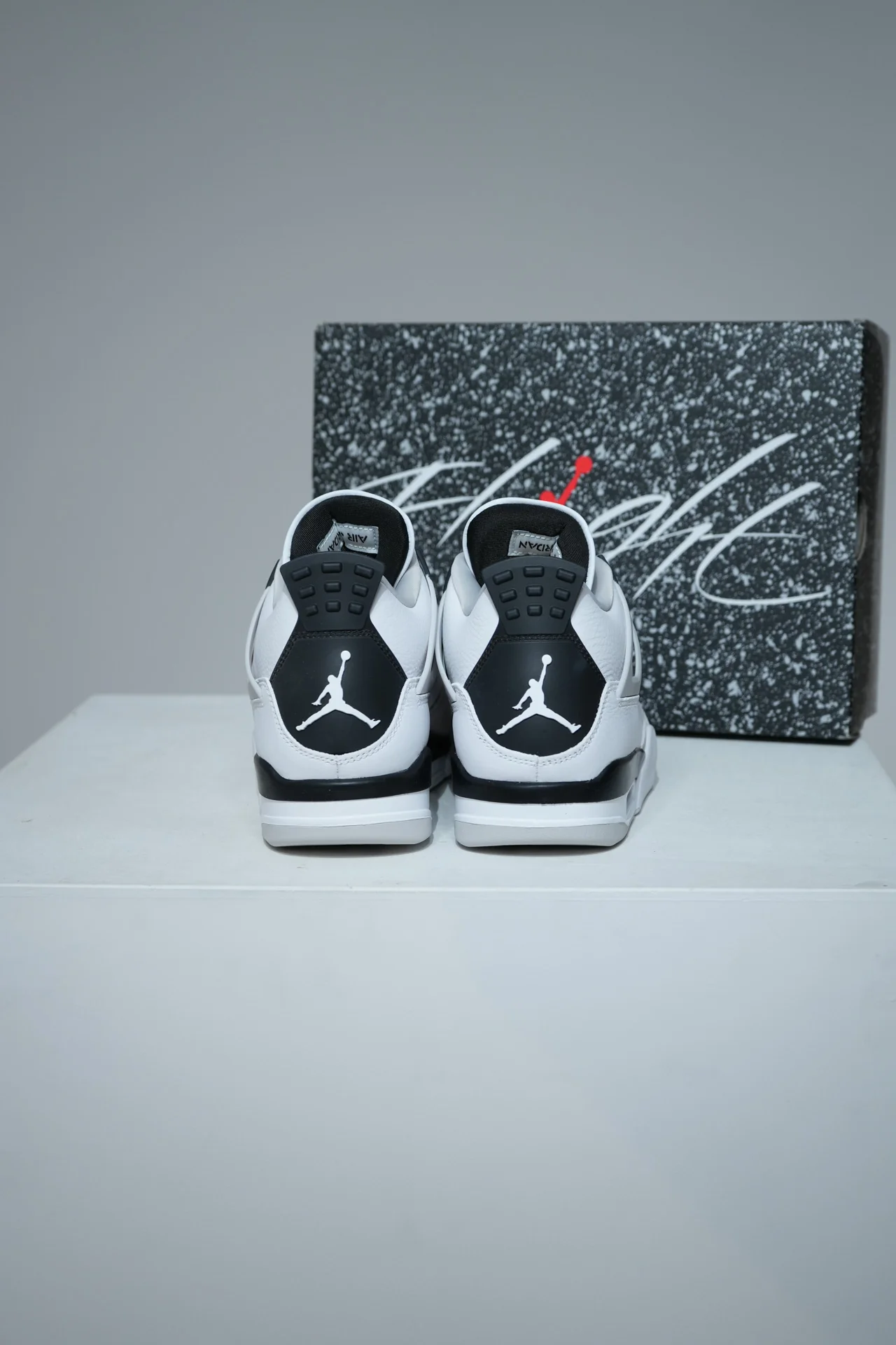 Jordan 4 Military Black (Taille 44) - Image 3