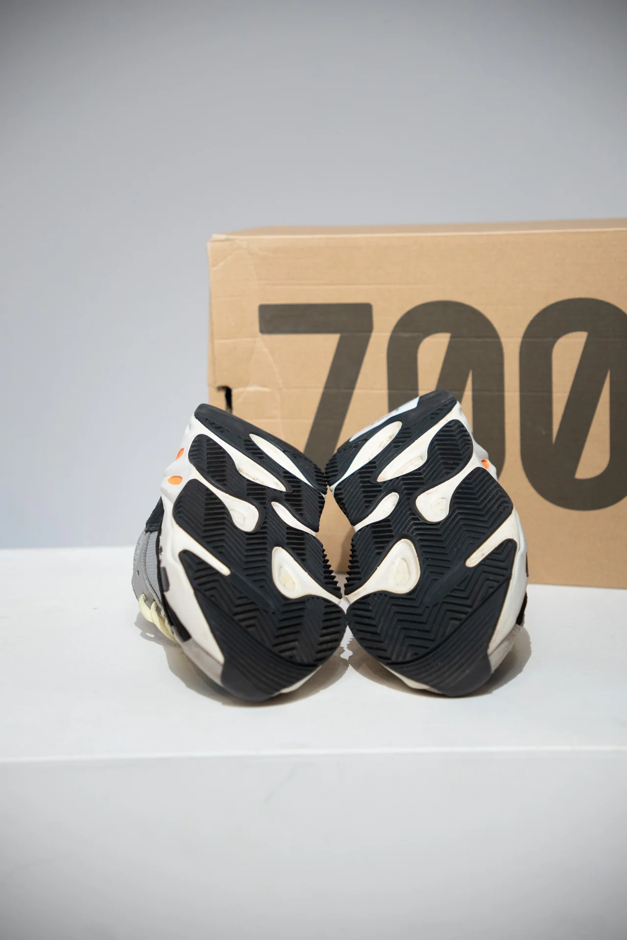 Yeezy 700 Wave Runner (Taille 37,5) - Image 4