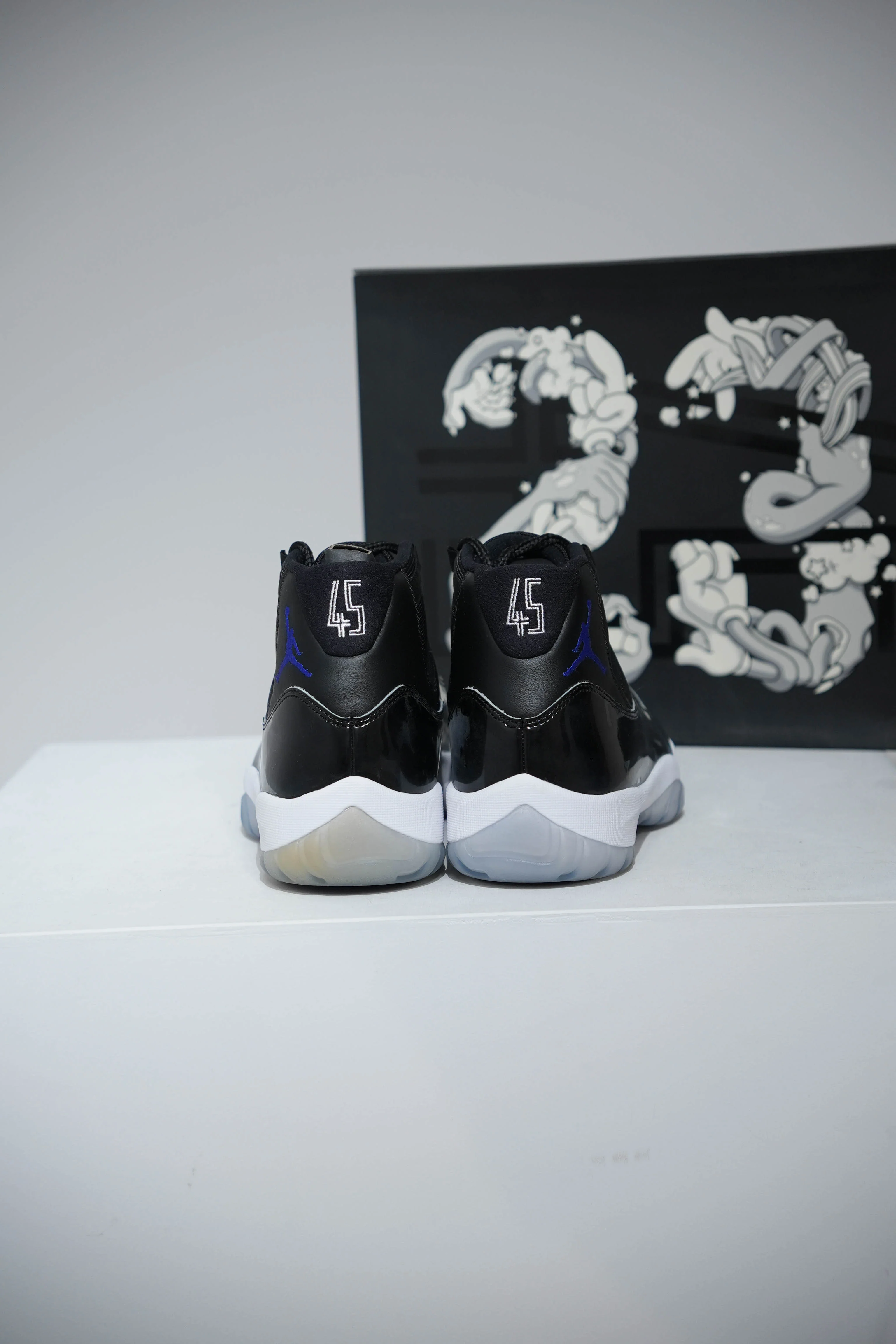 Jordan 11 Space Jam (Taille 44) - Image 3