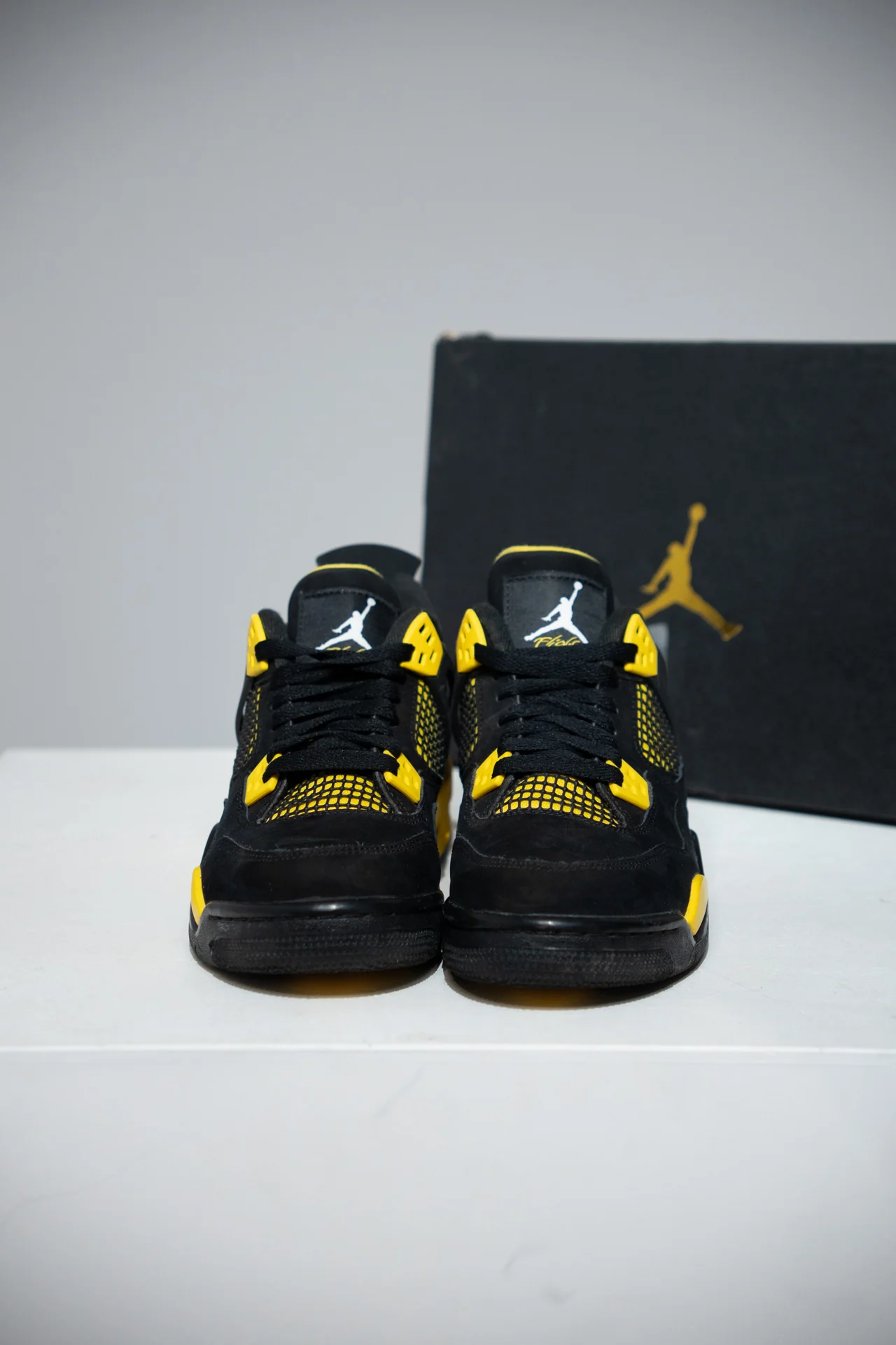 Jordan 4 Thunder GS (Taille 38,5) - Image 2