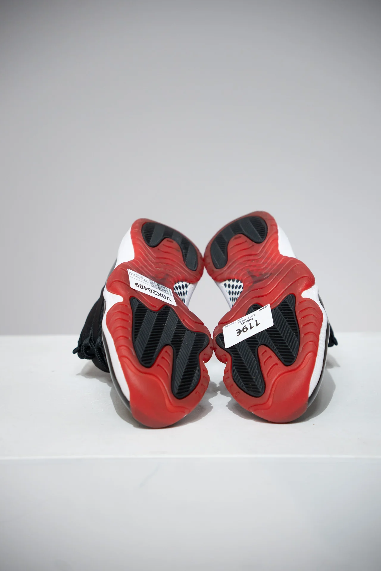Jordan 11 Bred 2019 (Taille 41) - Image 4