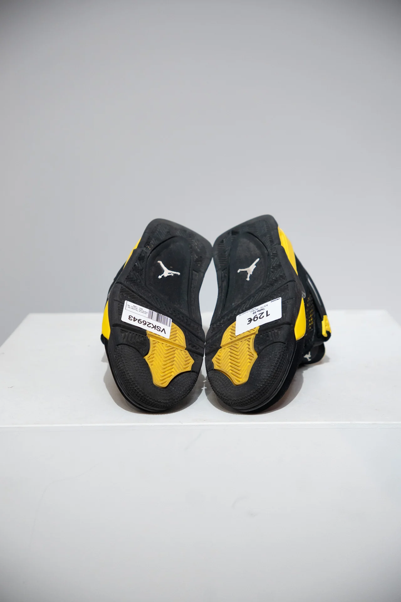 Jordan 4 Thunder GS (Taille 39) - Image 4