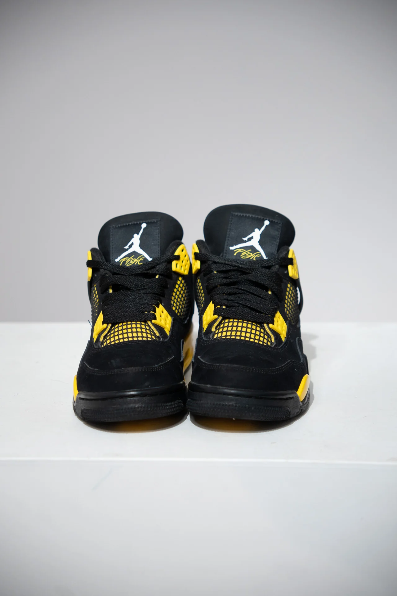 Jordan 4 Thunder (Taille 41) - Image 2