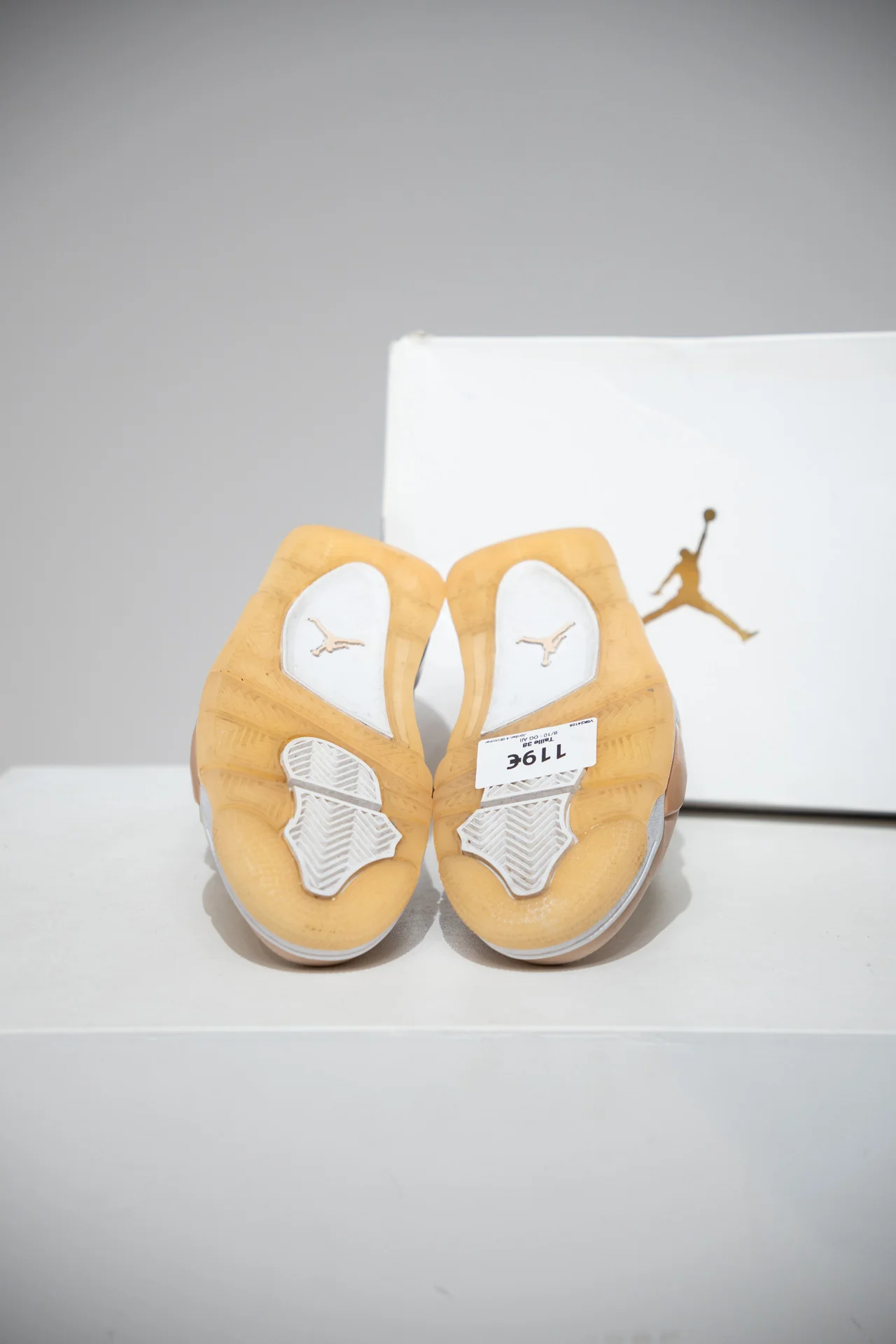 Jordan 4 Shimmer (Taille 38) - Image 4
