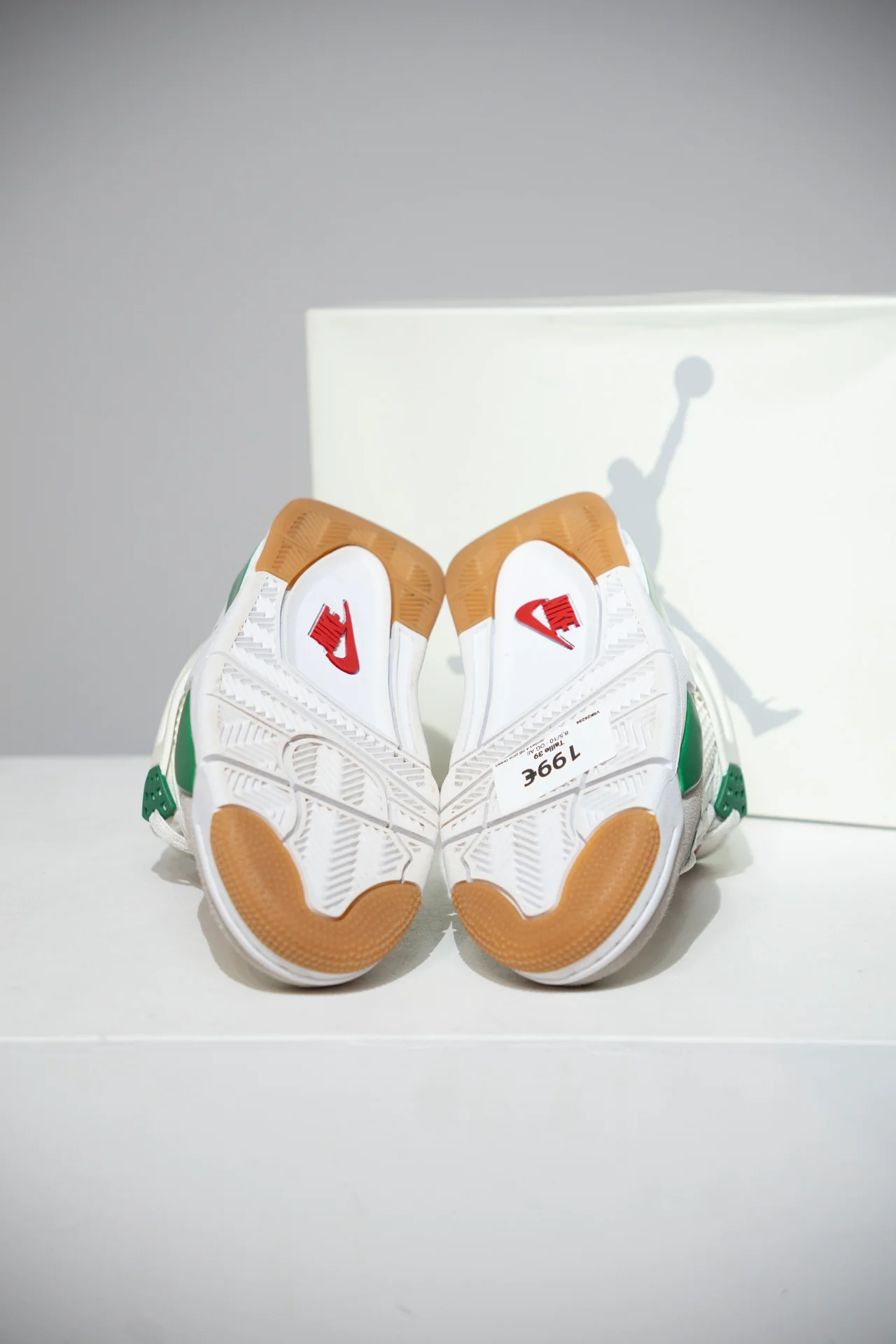 Jordan 4 SB pine Green (Taille 39) - Image 4