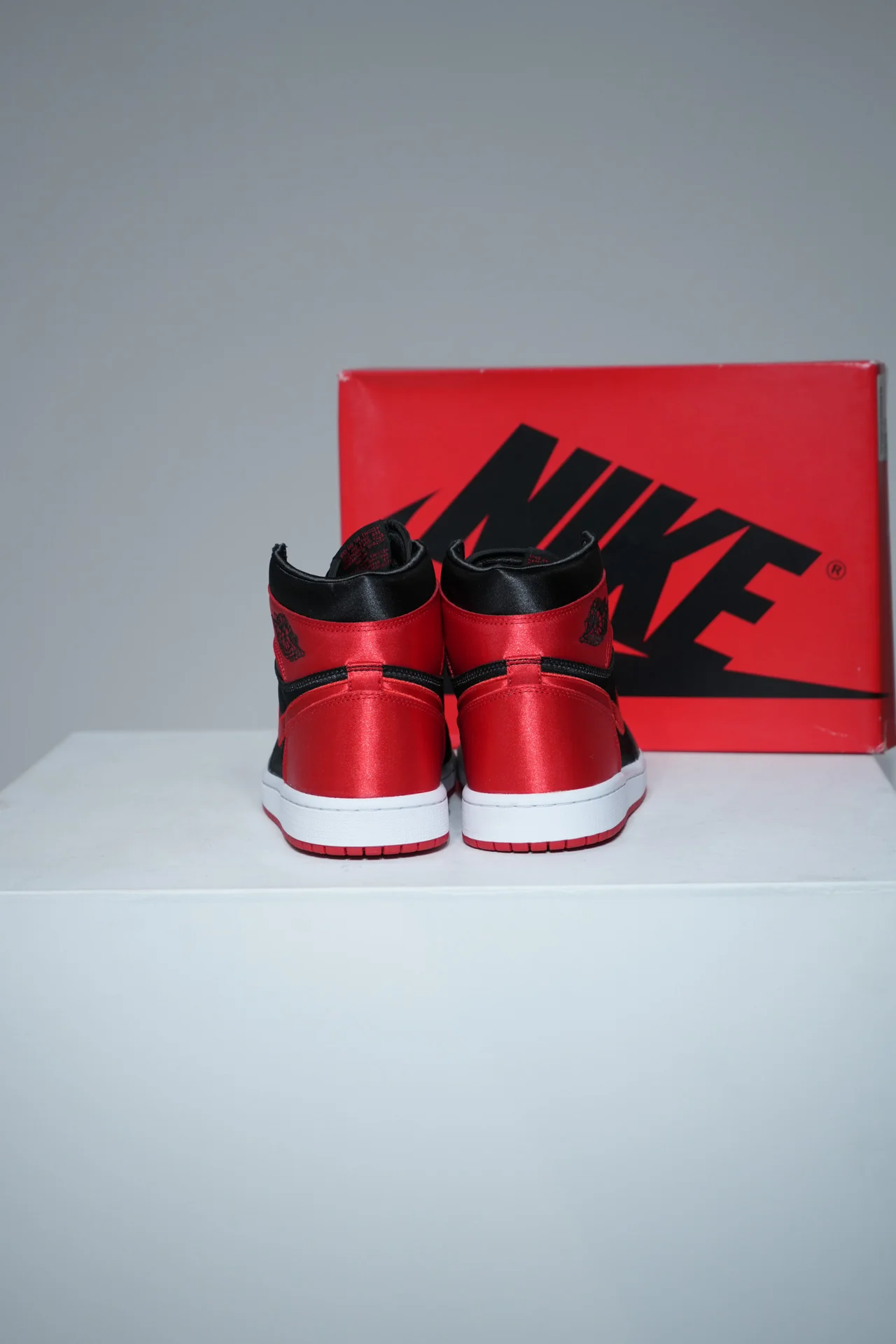 Jordan 1 High Satin Bred (Taille 42,5) - Image 3
