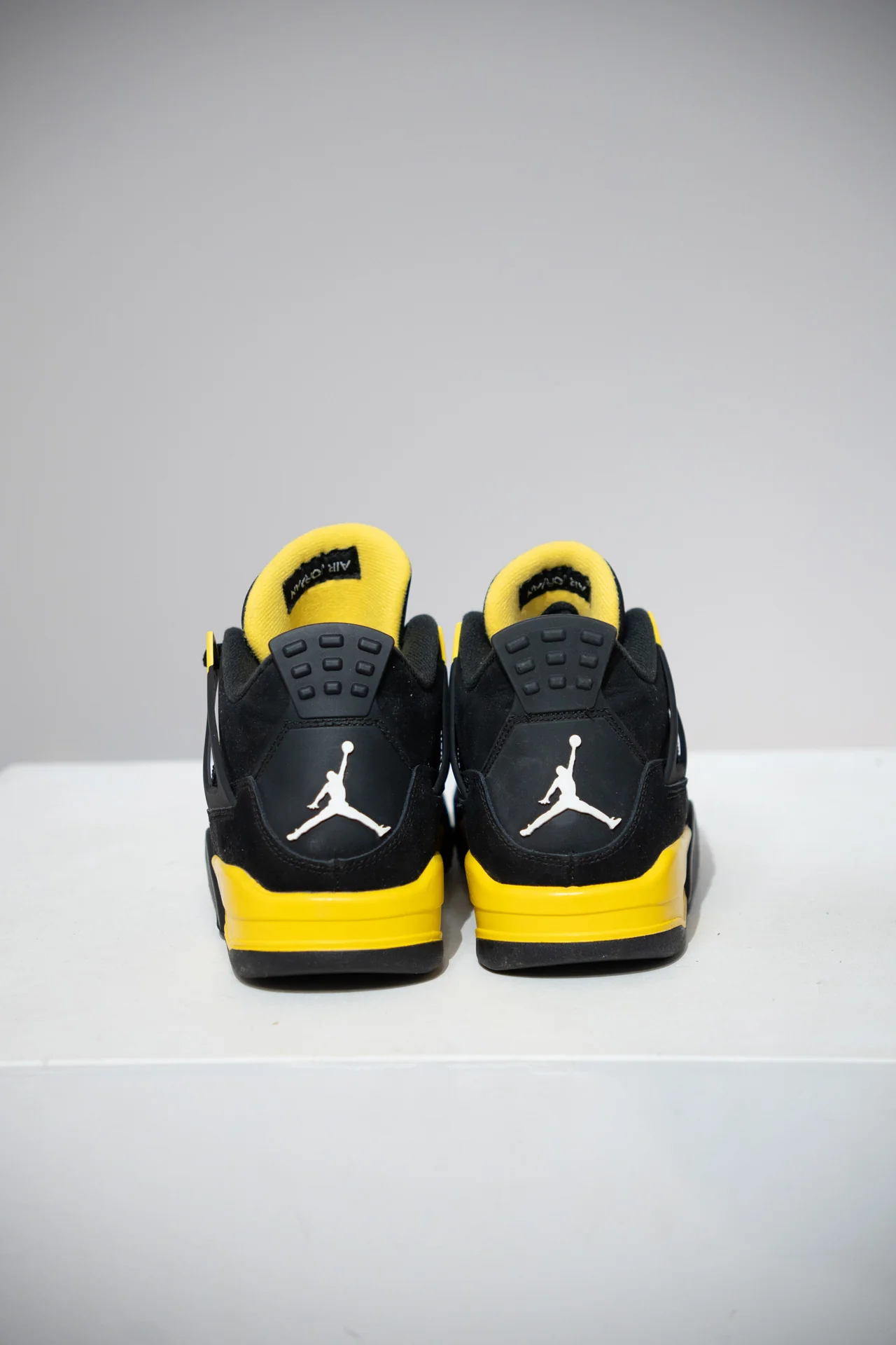 Jordan 4 Thunder GS (Taille 40) - Image 4