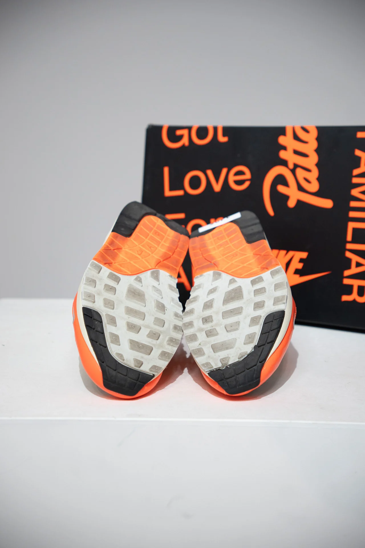 Air Max 1 Patta Hyper Crimson Pure Platinium (Taille 44,5) - Image 3
