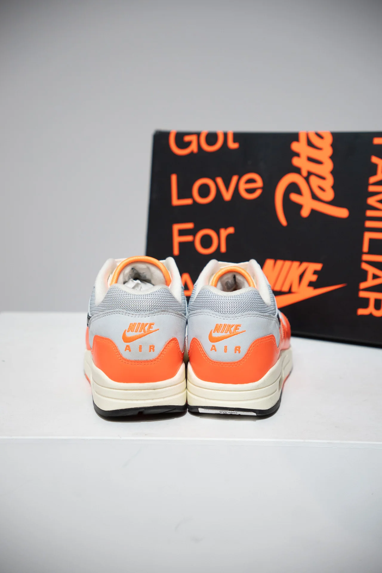 Air Max 1 Patta Hyper Crimson Pure Platinium (Taille 44,5) - Image 4