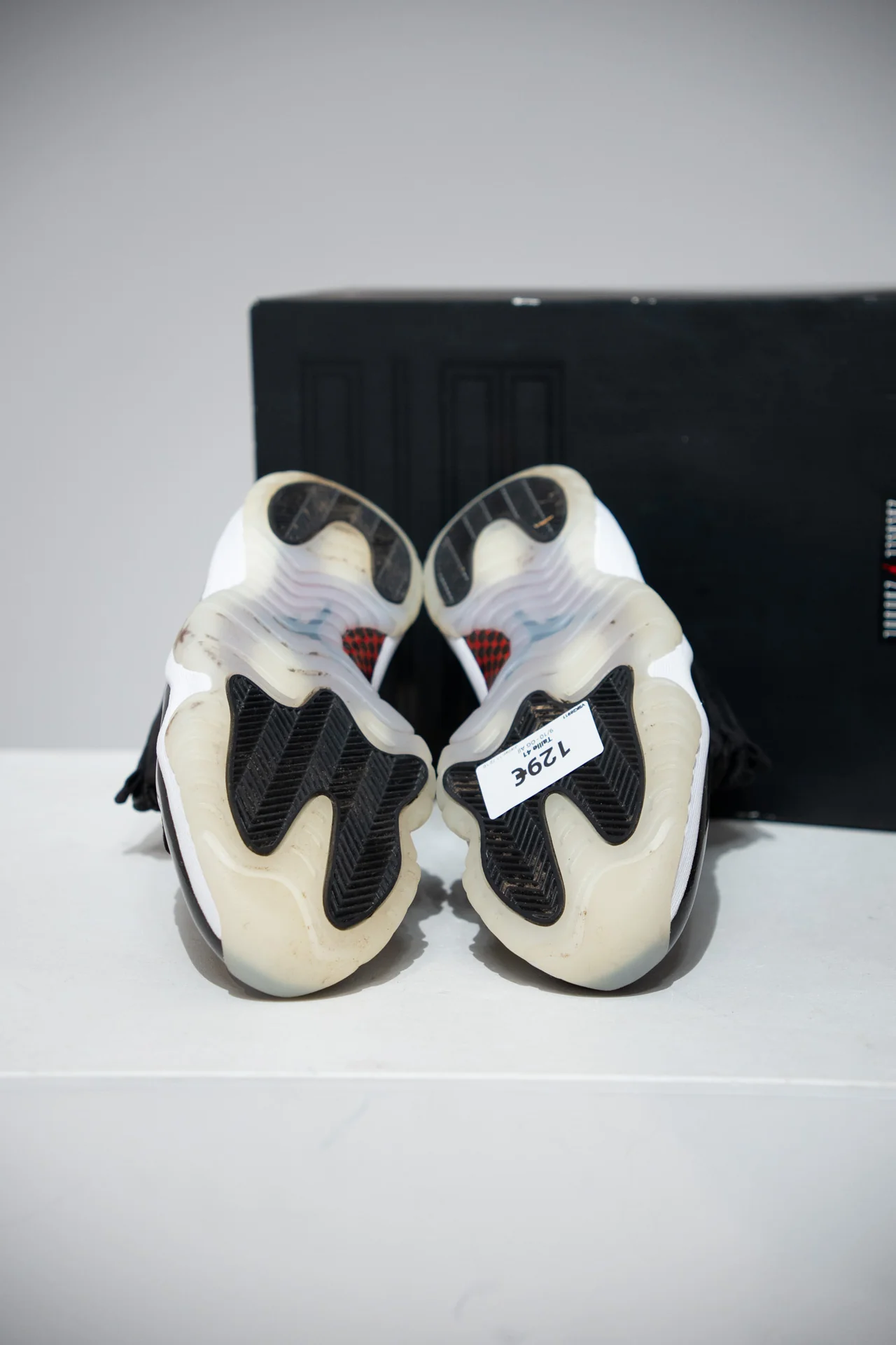 Jordan 11 72-10 (Taille 41) - Image 5