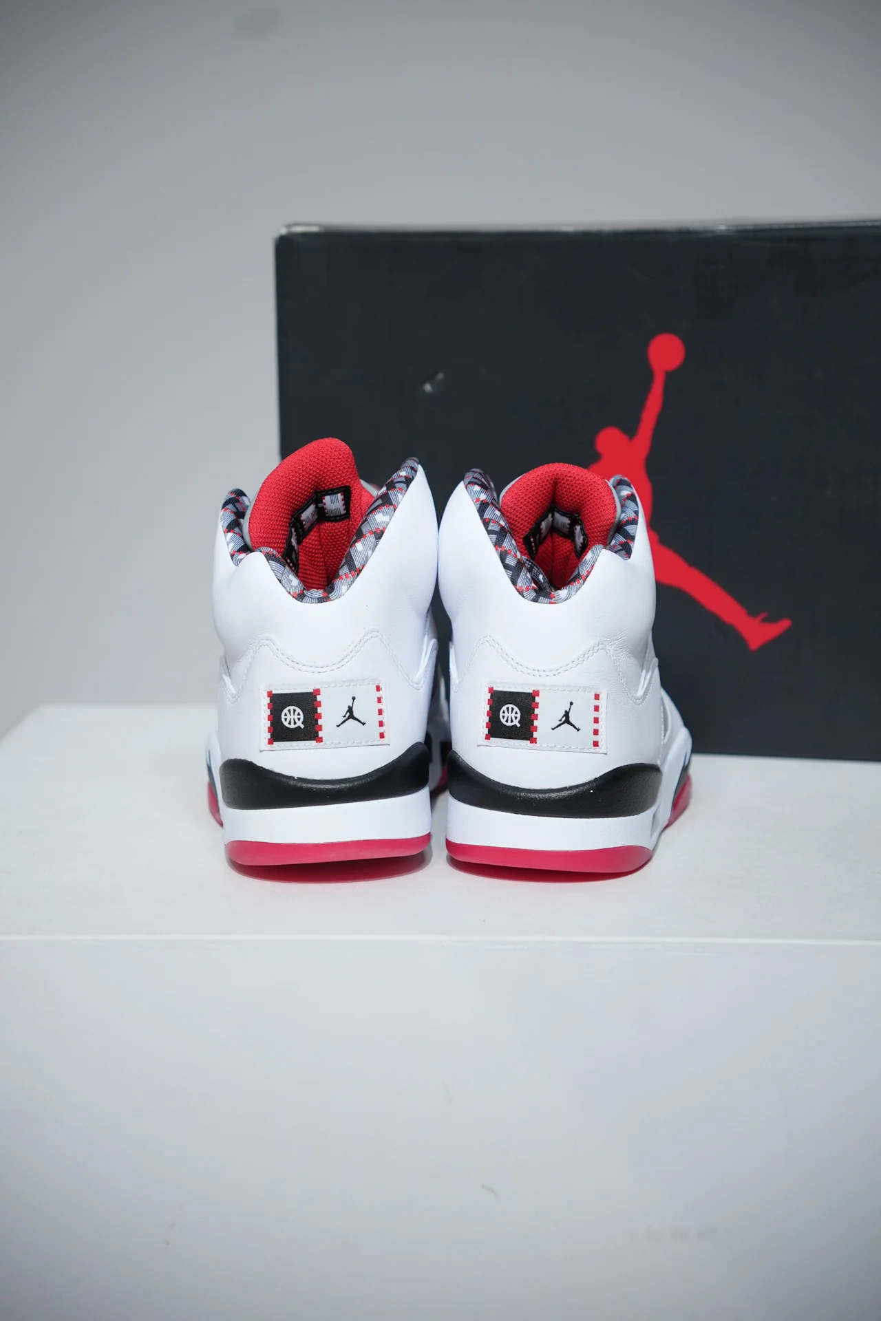Jordan 5 Quai 54 (Taille 43) - Image 3