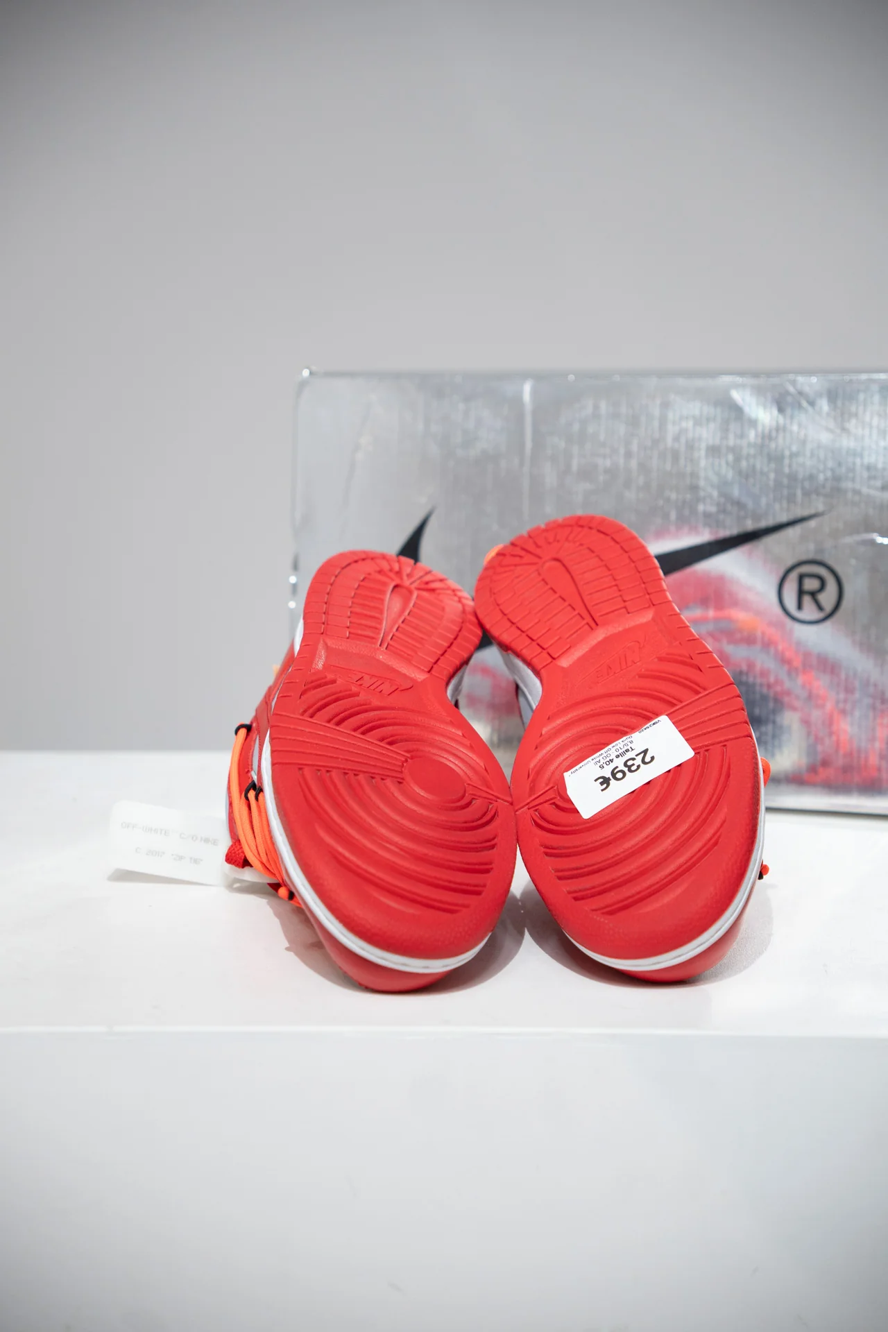 Dunk Low Off-White University Red (Taille 40,5) - Image 2