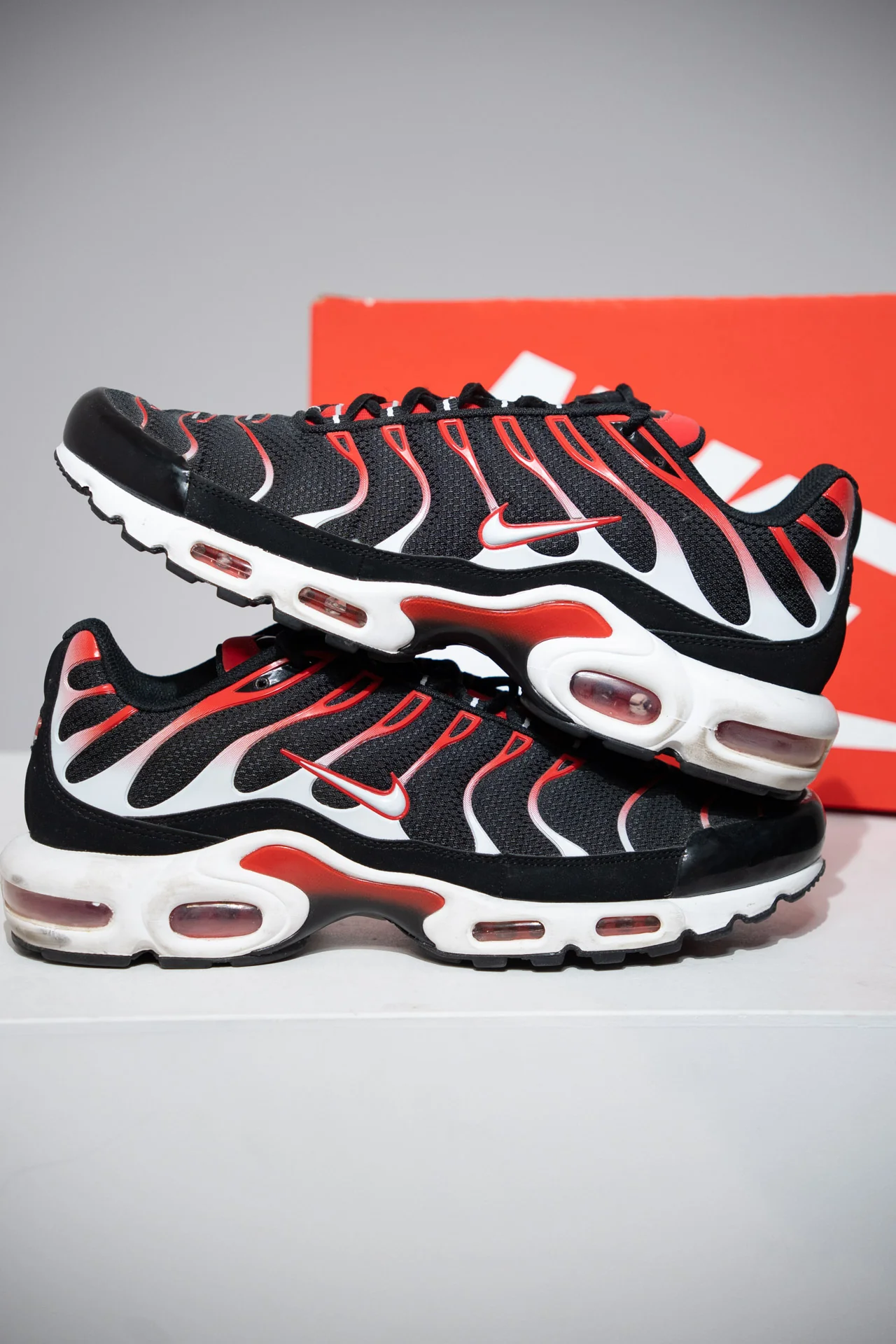 Air Max Plus (TN) Black White University Red (Taille 45,5)
