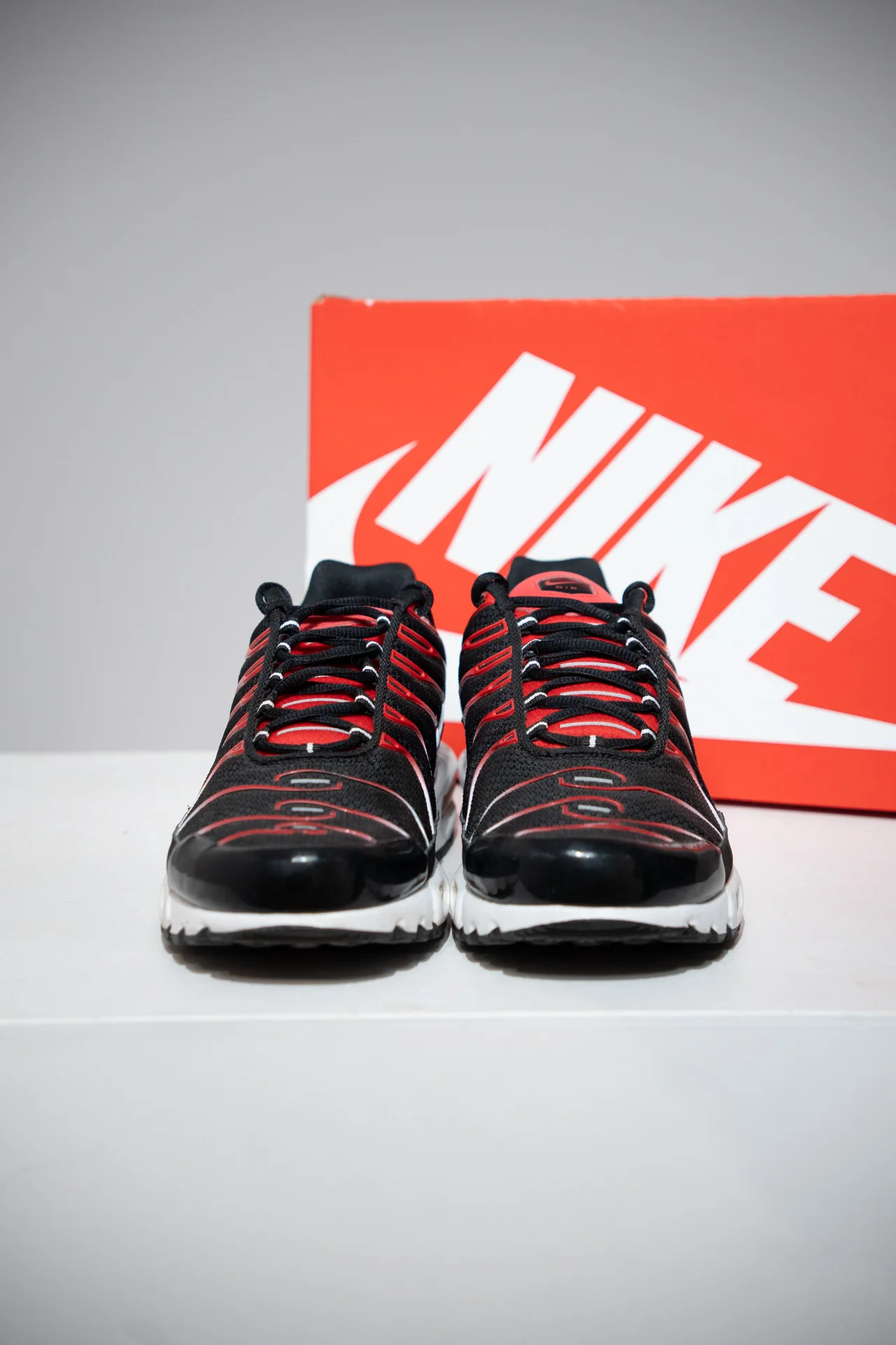 Air Max Plus (TN) Black White University Red (Taille 45,5) - Image 10