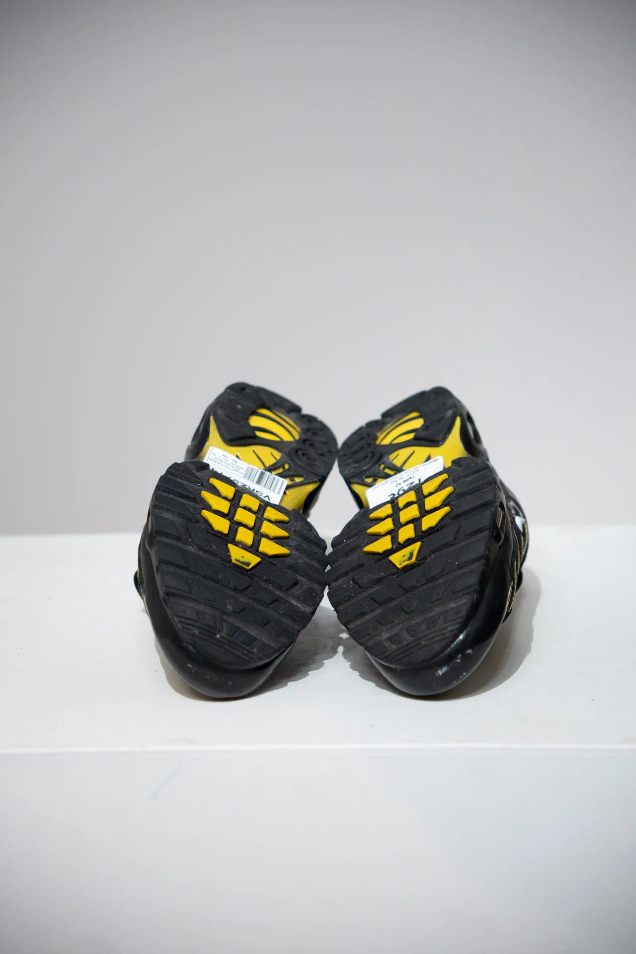 Air Max Plus (TN) Black White Vivid Sulfur (Taille 42) - Image 2