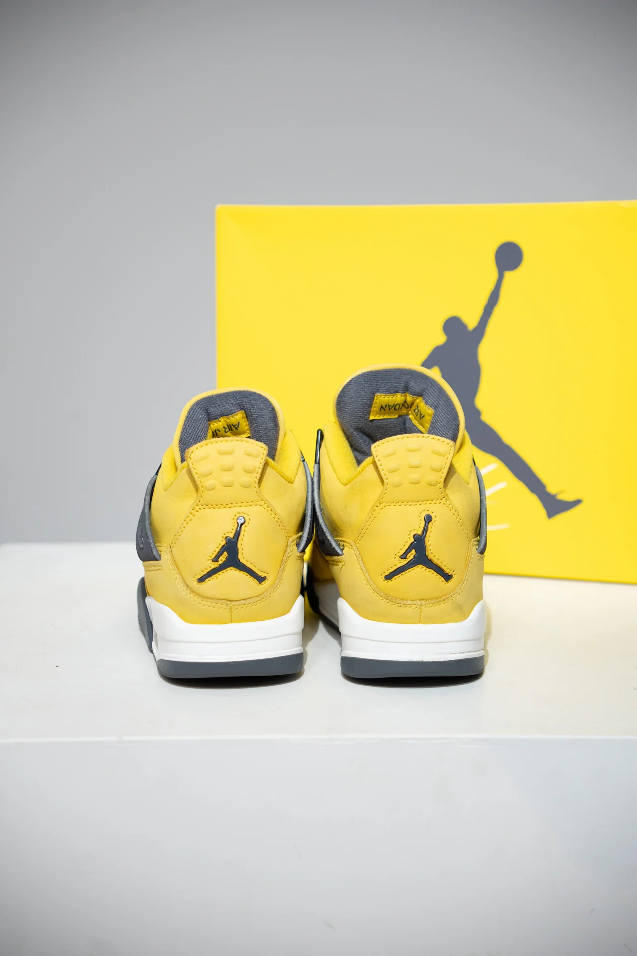 Jordan 4 Lightning (Taille 40) - Image 3