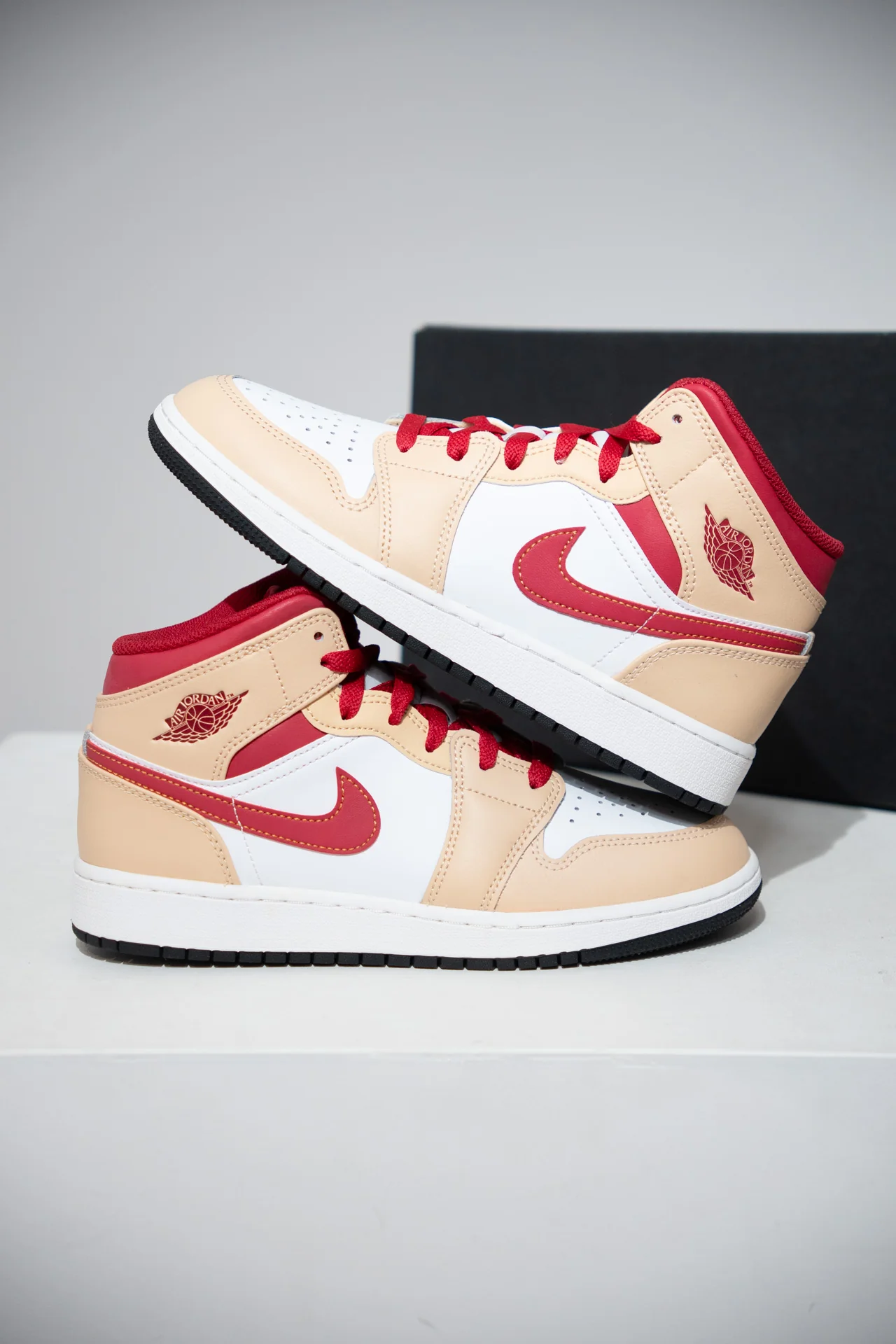 Jordan 1 Mid Curry (Taille 38,5)