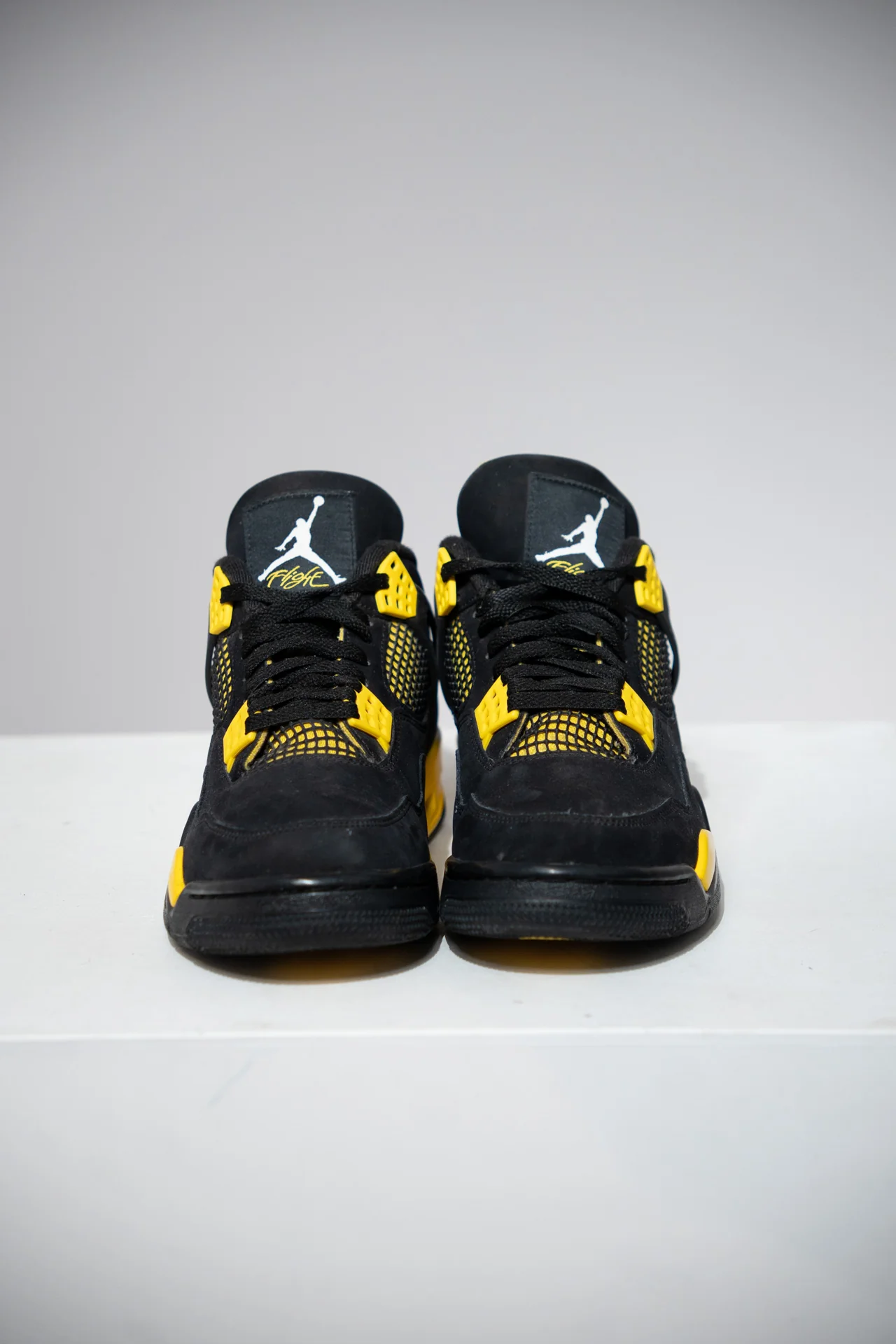 Jordan 4 Thunder (Taille 43) - Image 2