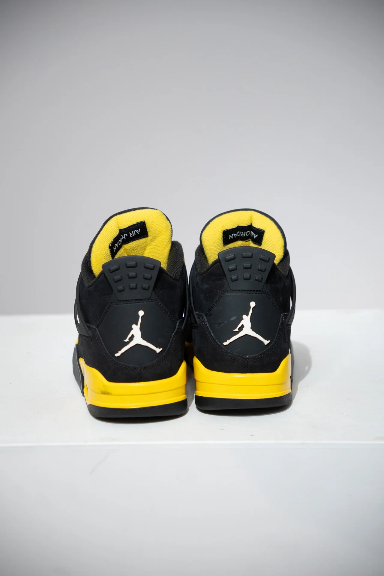 Jordan 4 Thunder (Taille 43) - Image 7