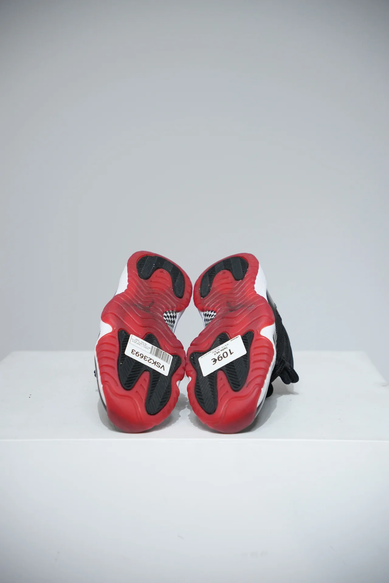 Jordan 11 Bred 2019 GS (Taille 38,5) - Image 4
