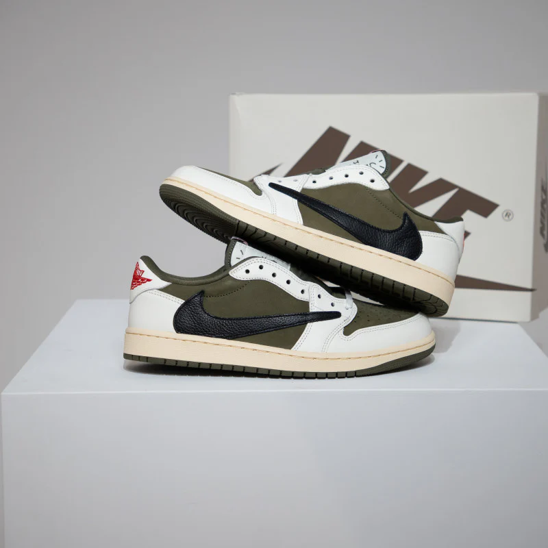 Jordan 1 Low Travis Scott Medium Olive (Taille 38)