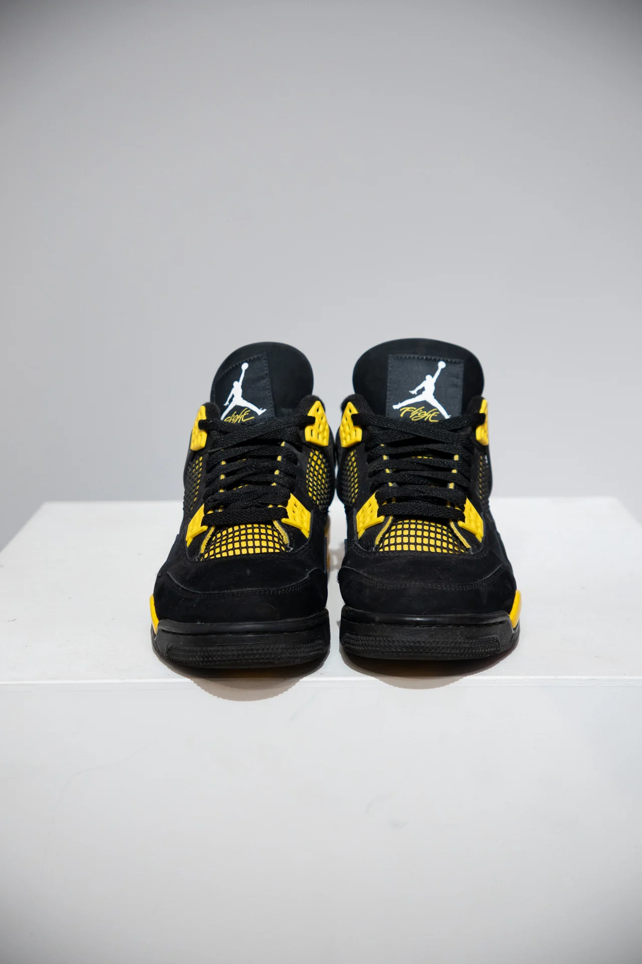 Jordan 4 Thunder (Taille 44) - Image 3