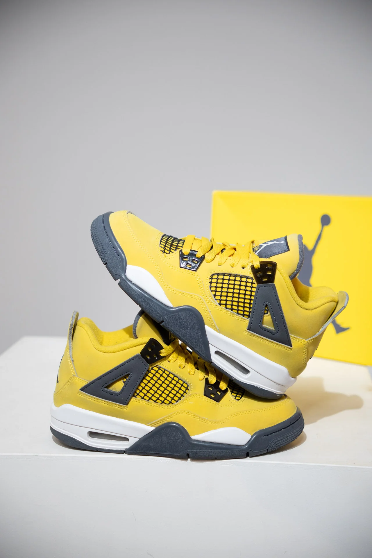 Jordan 4 Lightning GS (Taille 36,5)
