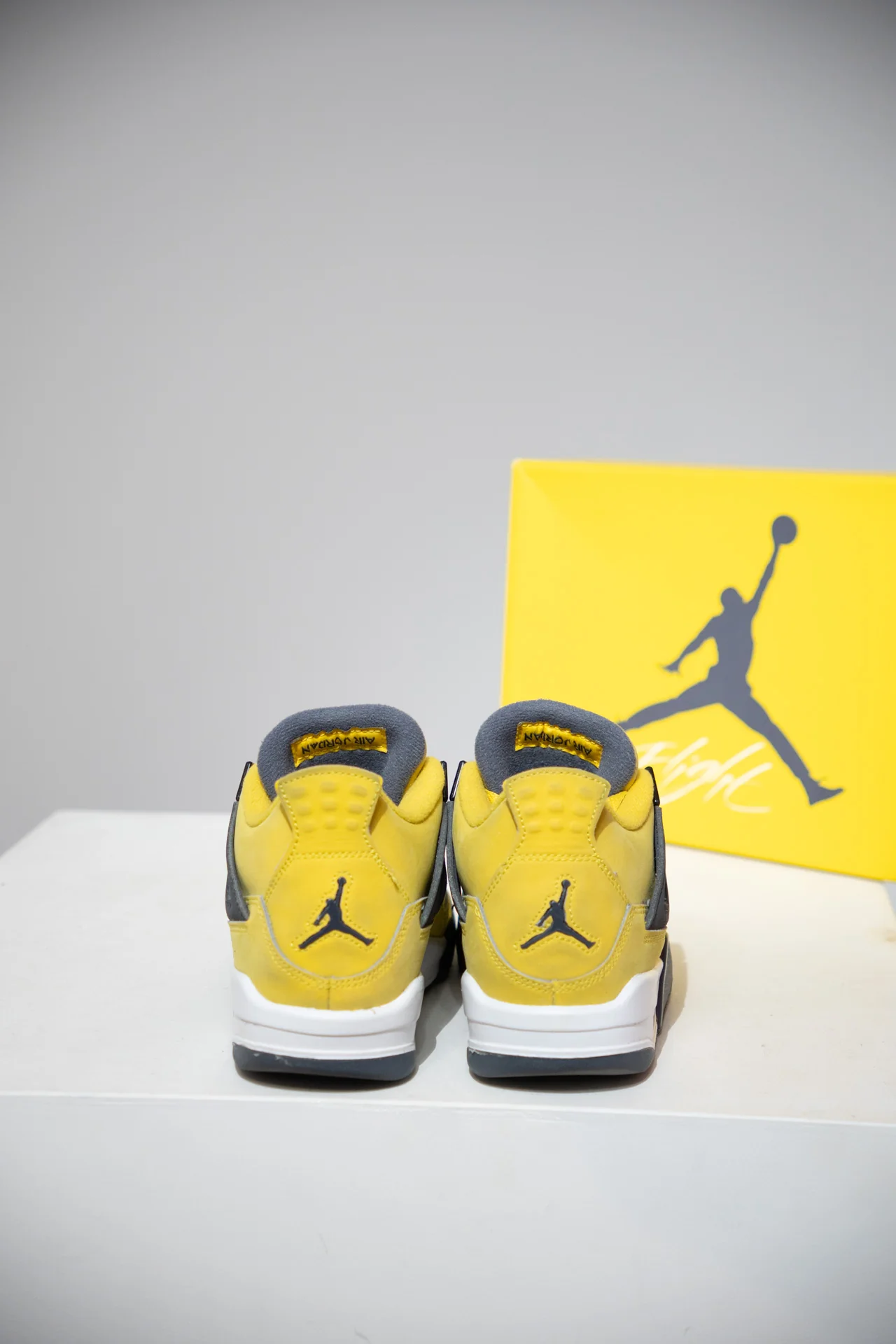 Jordan 4 Lightning GS (Taille 36,5) - Image 3