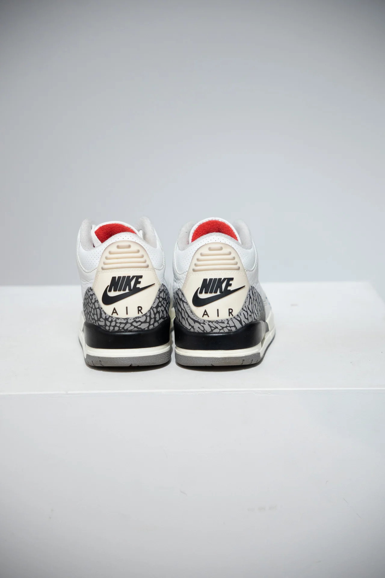 Jordan 3 White Cement Reimagined (Taille 40,5) - Image 3